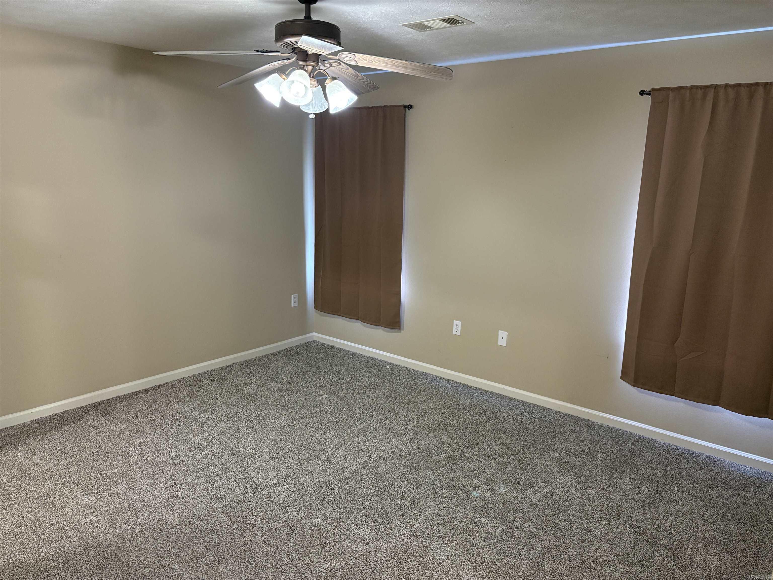 298 Niagra Falls Property Photo 8