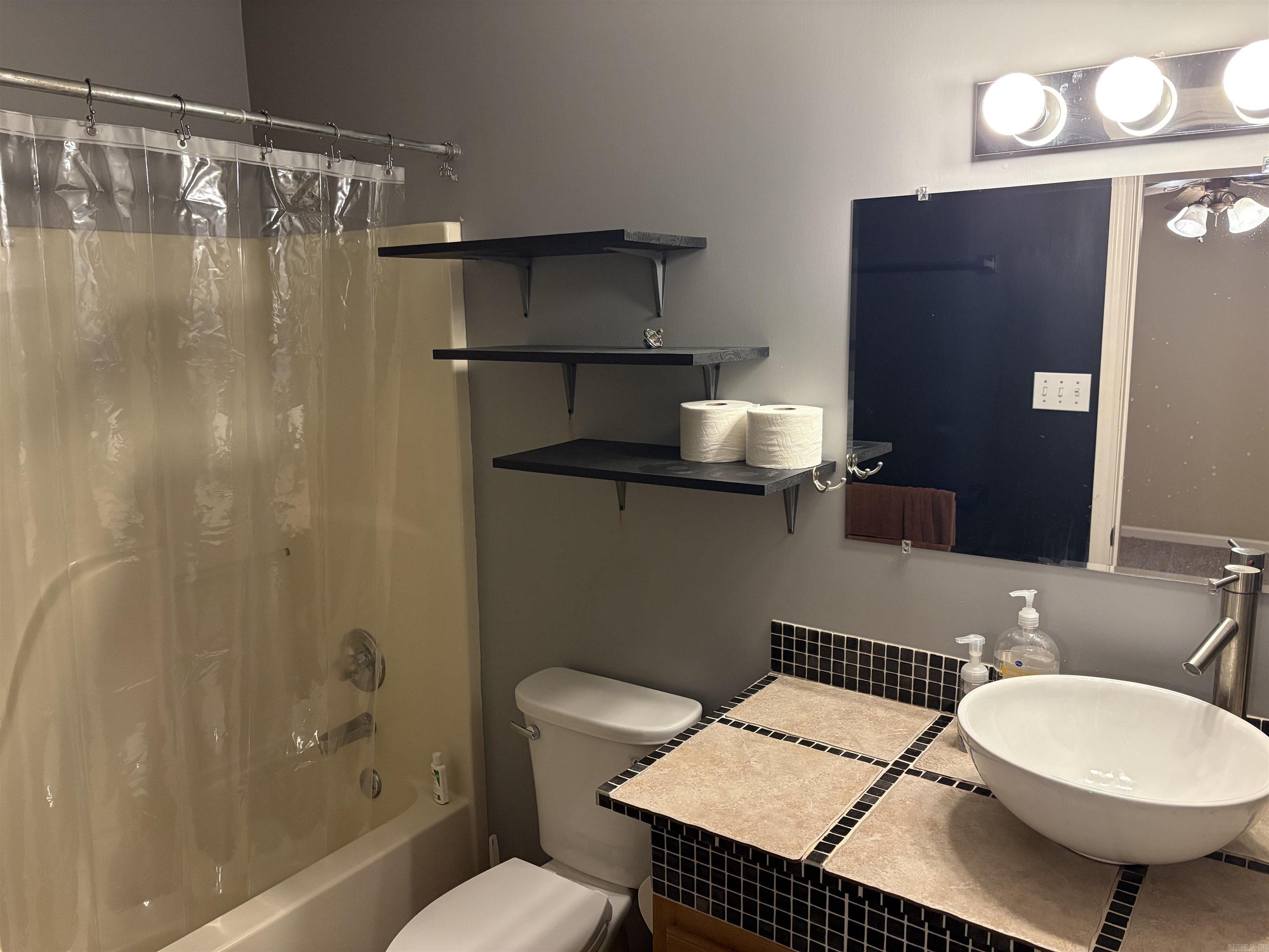 298 Niagra Falls Property Photo 11