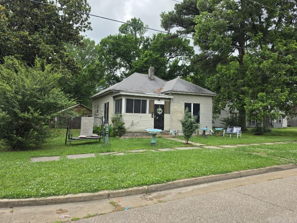 1003 Terry St N Property Photo 1