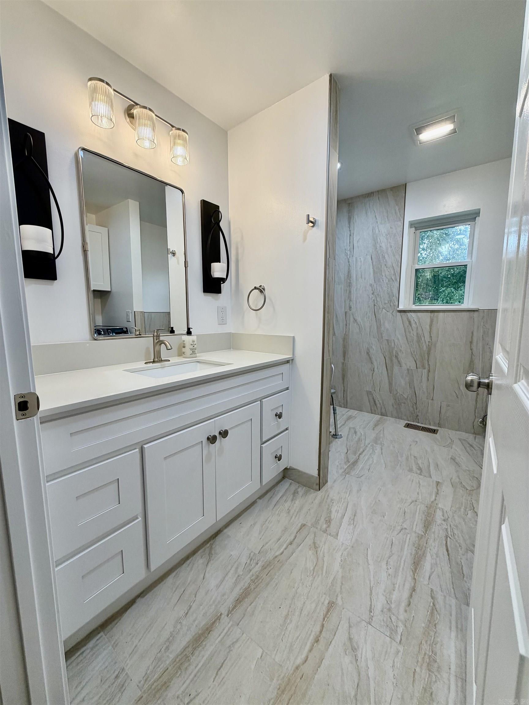 213 Adcock Property Photo 6