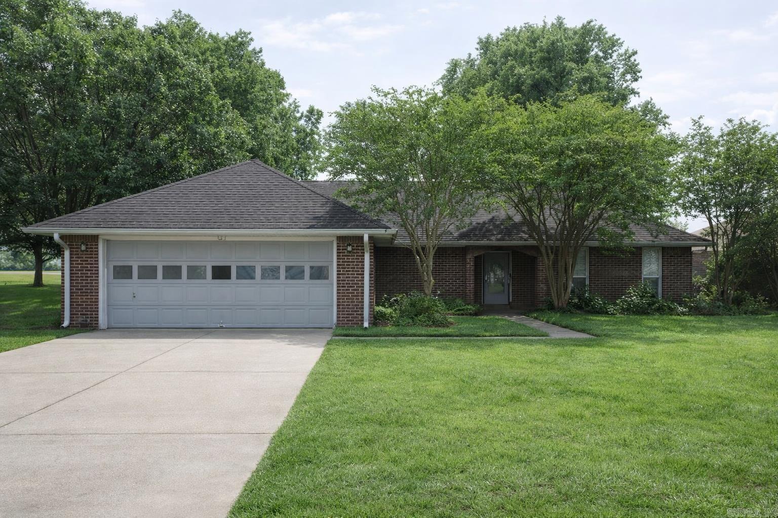 335 Cottonwood Lane Property Photo 1