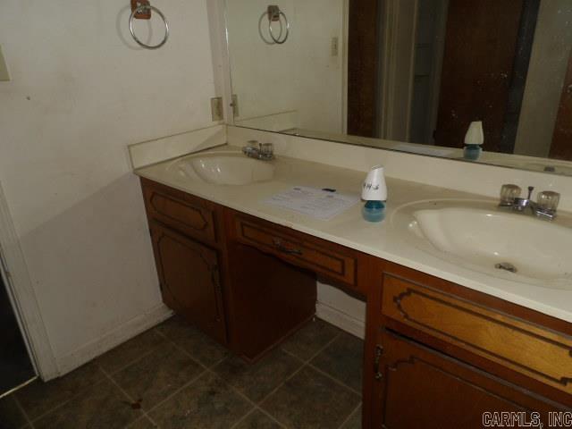 335 Cottonwood Lane Property Photo 6