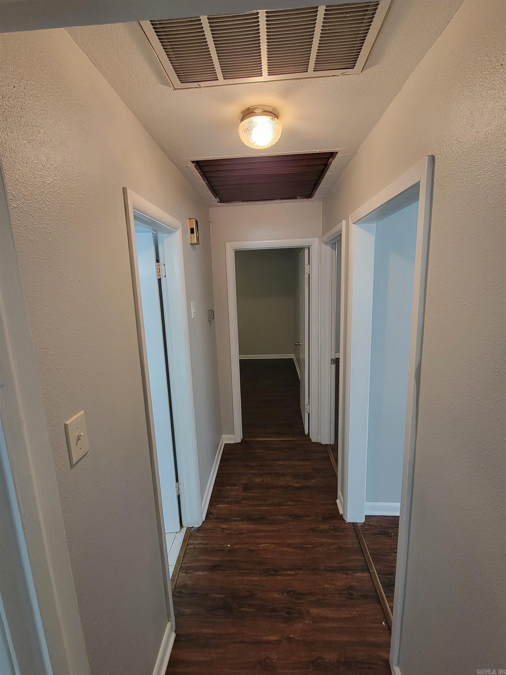 205 / 207 W J Avenue Property Photo 6