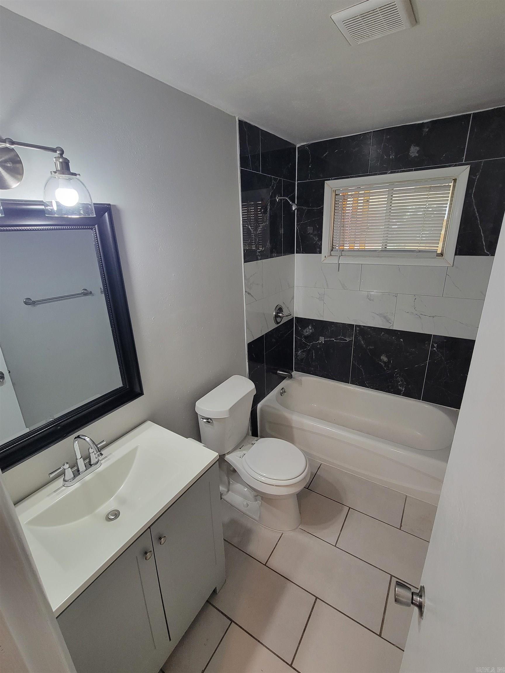 205 / 207 W J Avenue Property Photo 7