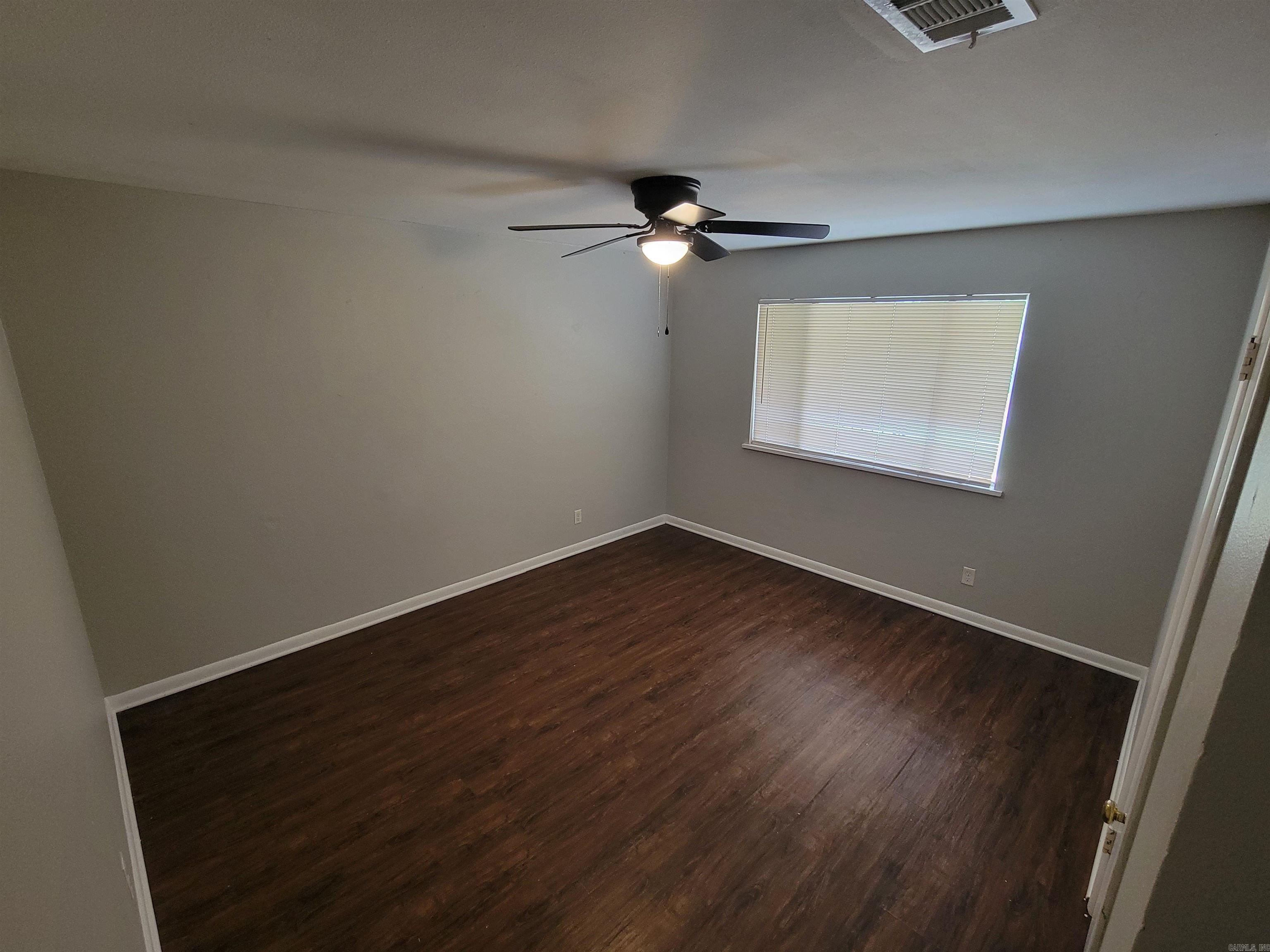 205 / 207 W J Avenue Property Photo 8