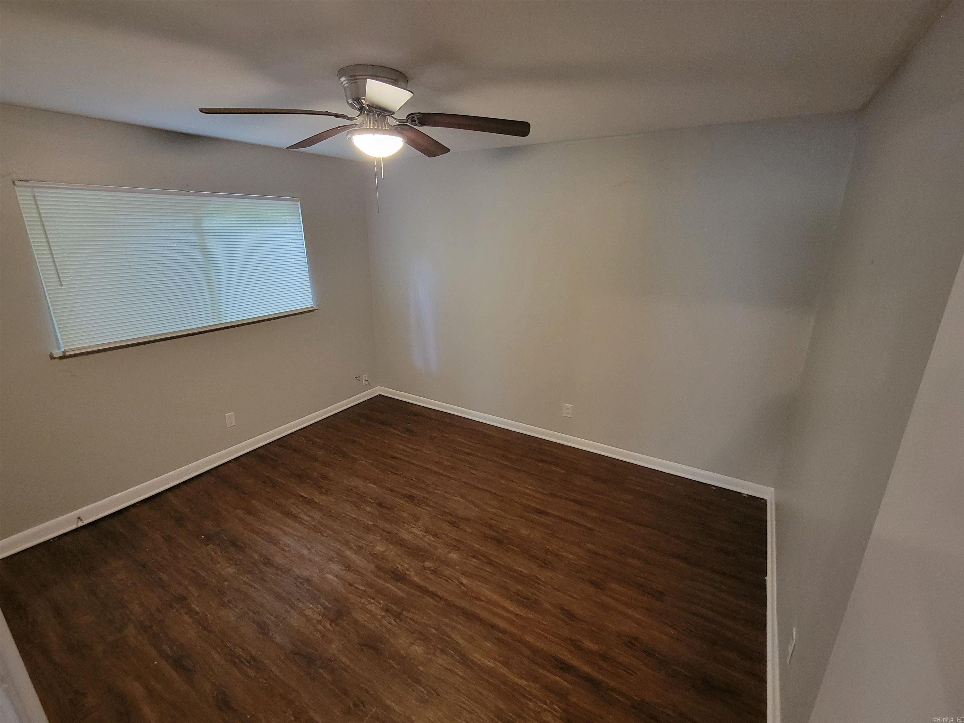205 / 207 W J Avenue Property Photo 10
