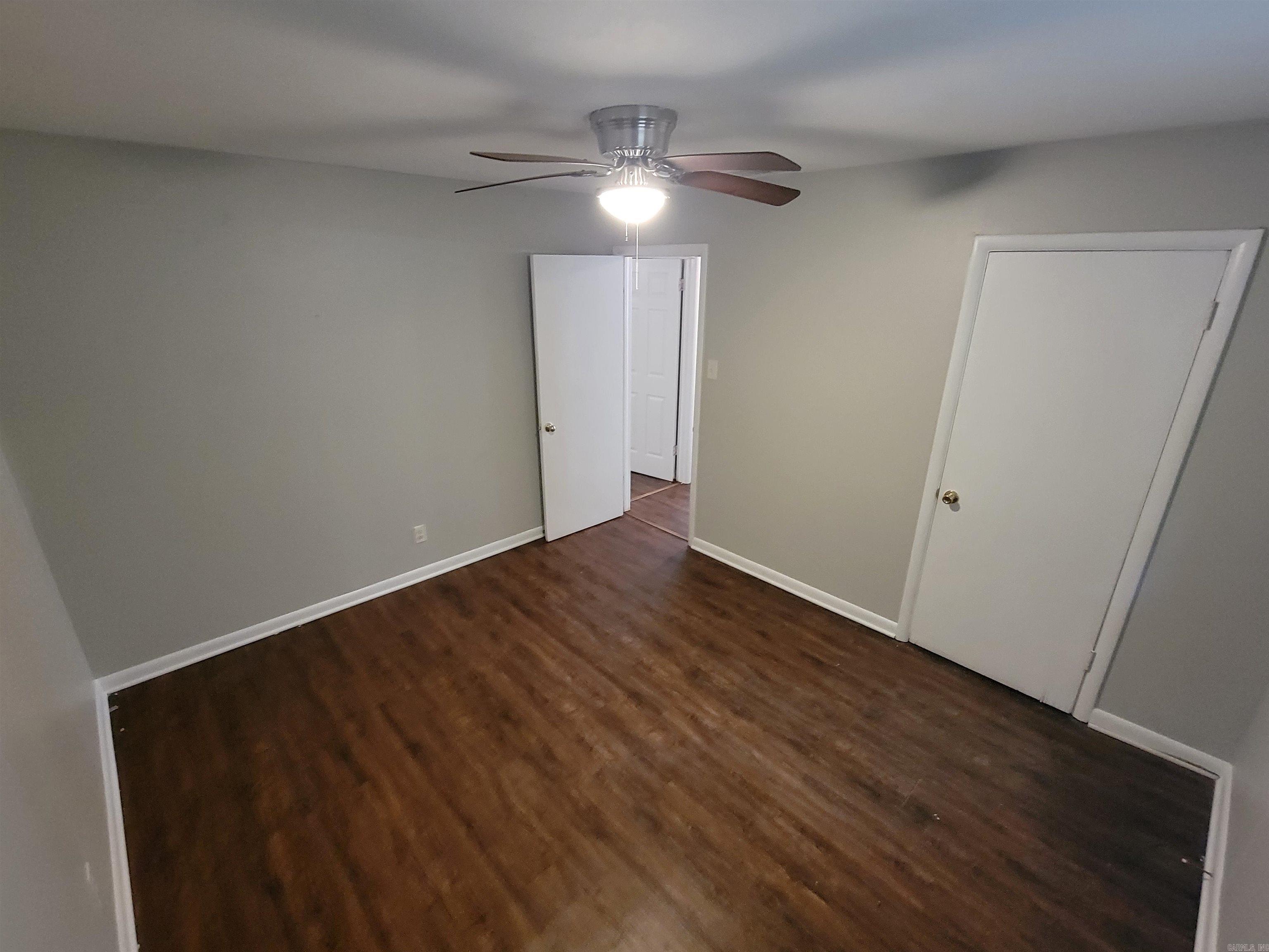 205 / 207 W J Avenue Property Photo 11