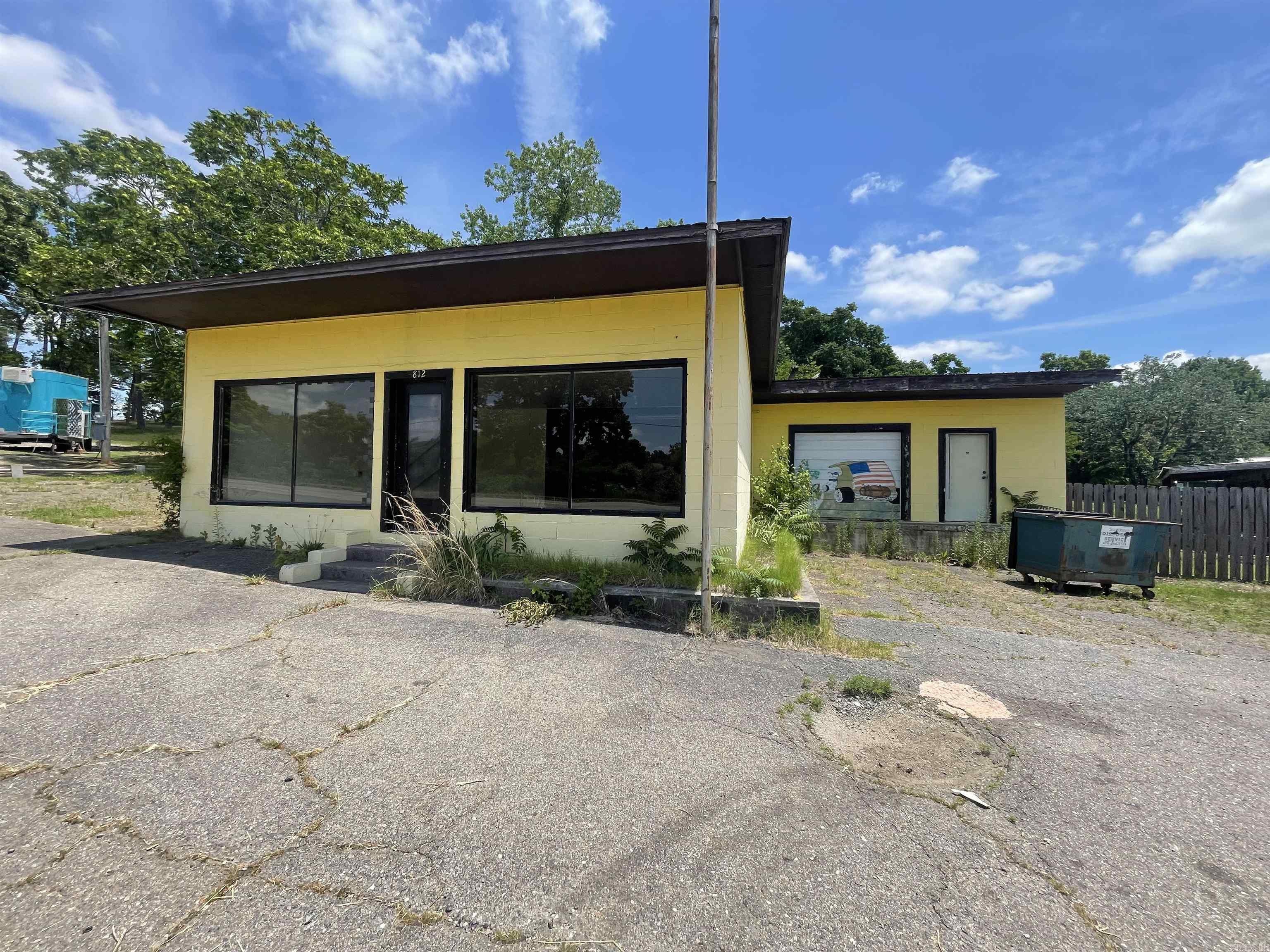 812 Highway 71 South Property Photo 1