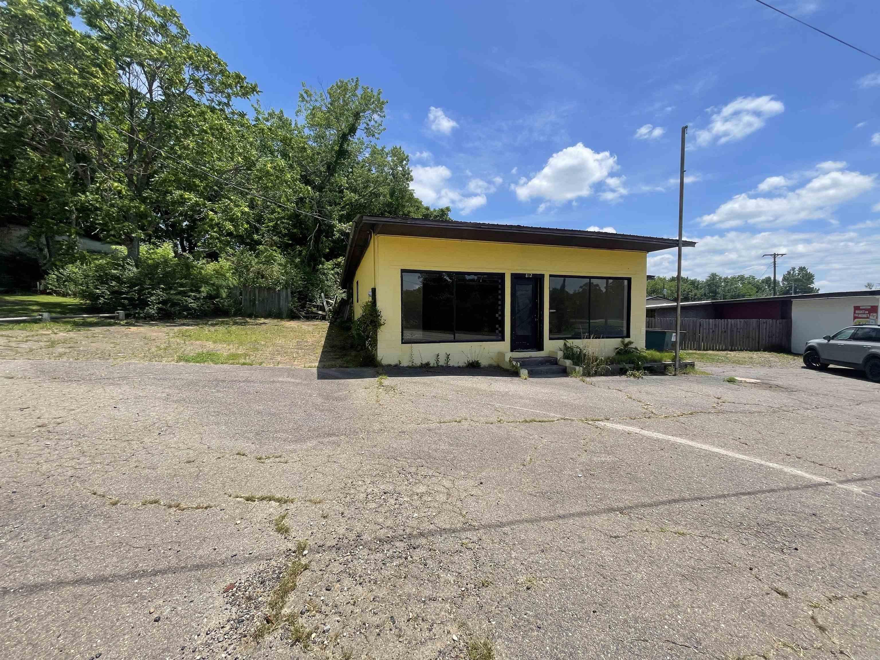 812 Highway 71 South Property Photo 2