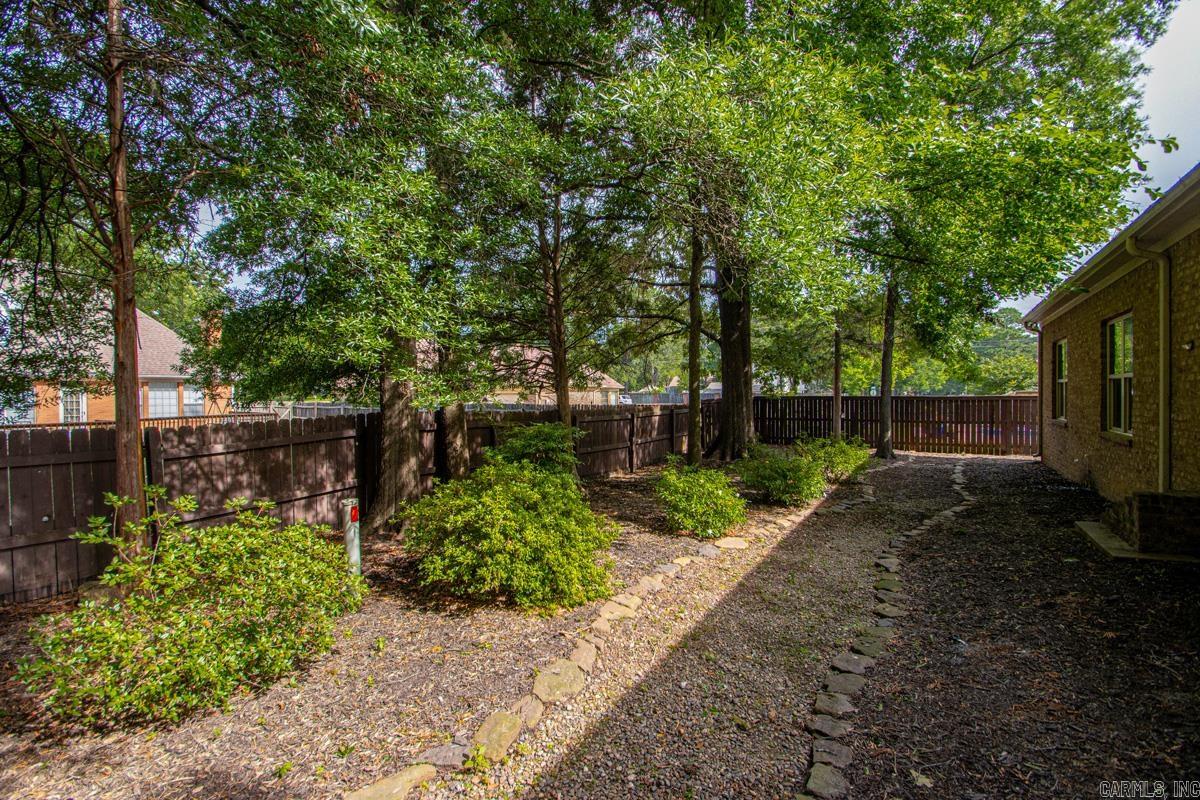 965 Chapel Hill Drive Property Photo 7