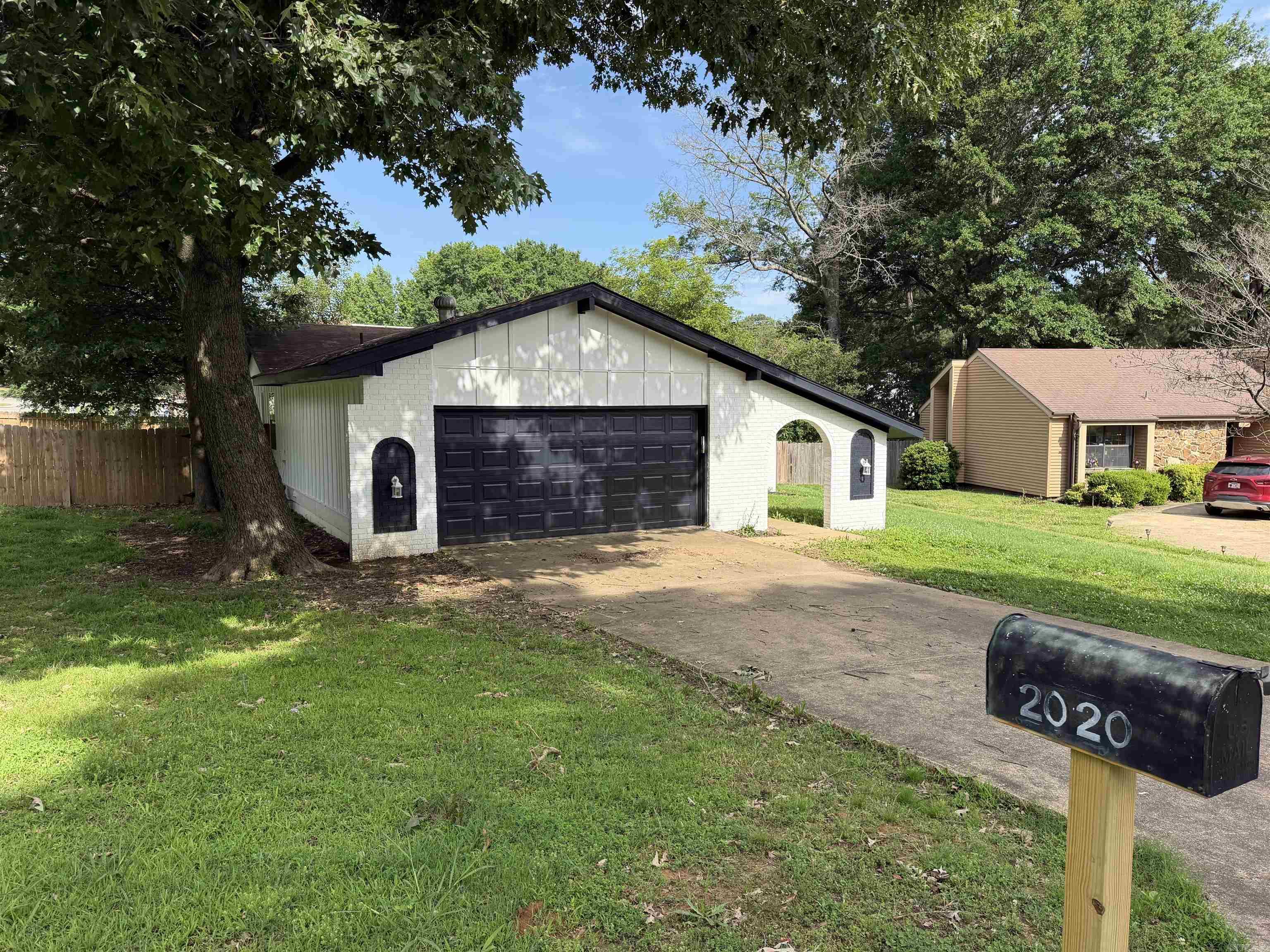 2020 Cenwood Property Photo 2