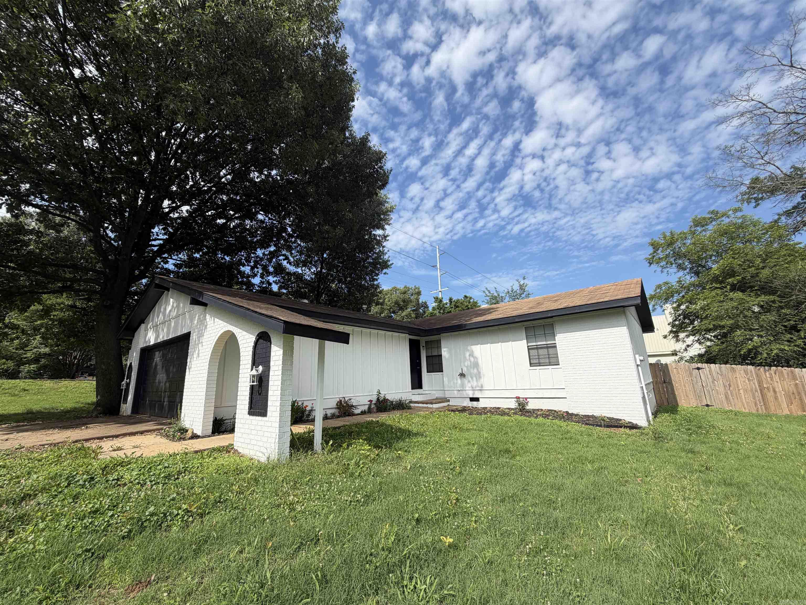 2020 Cenwood Property Photo 3