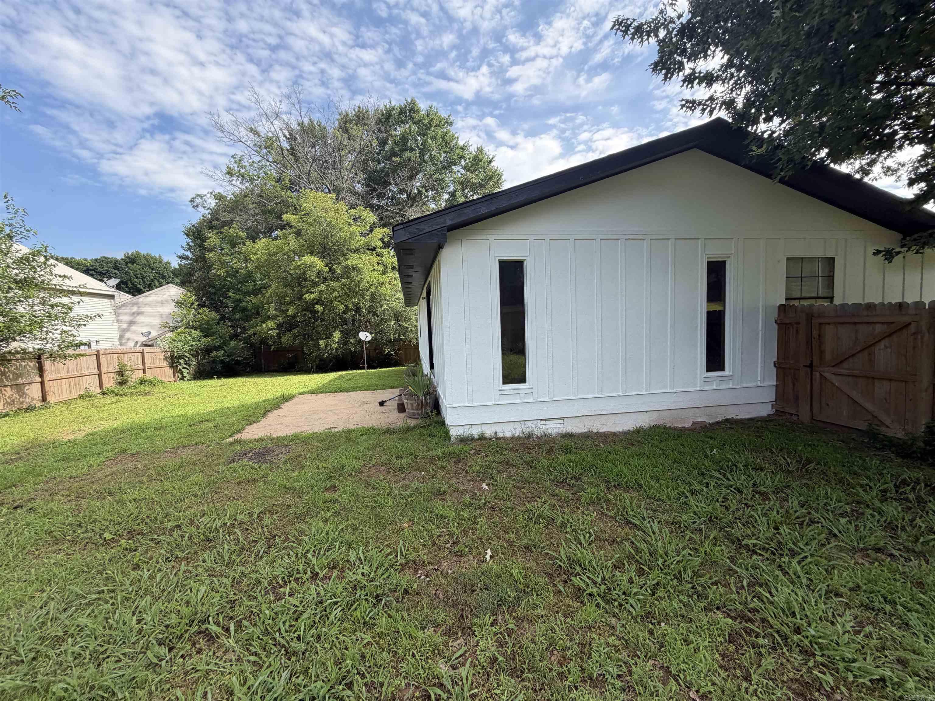 2020 Cenwood Property Photo 5