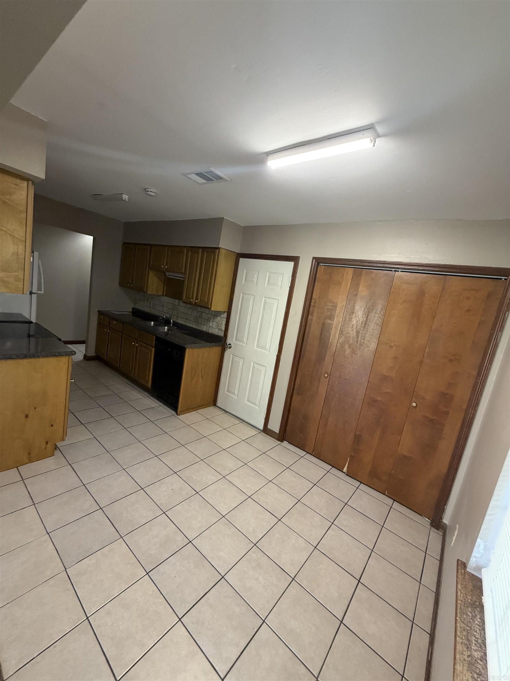 2020 Cenwood Property Photo 7