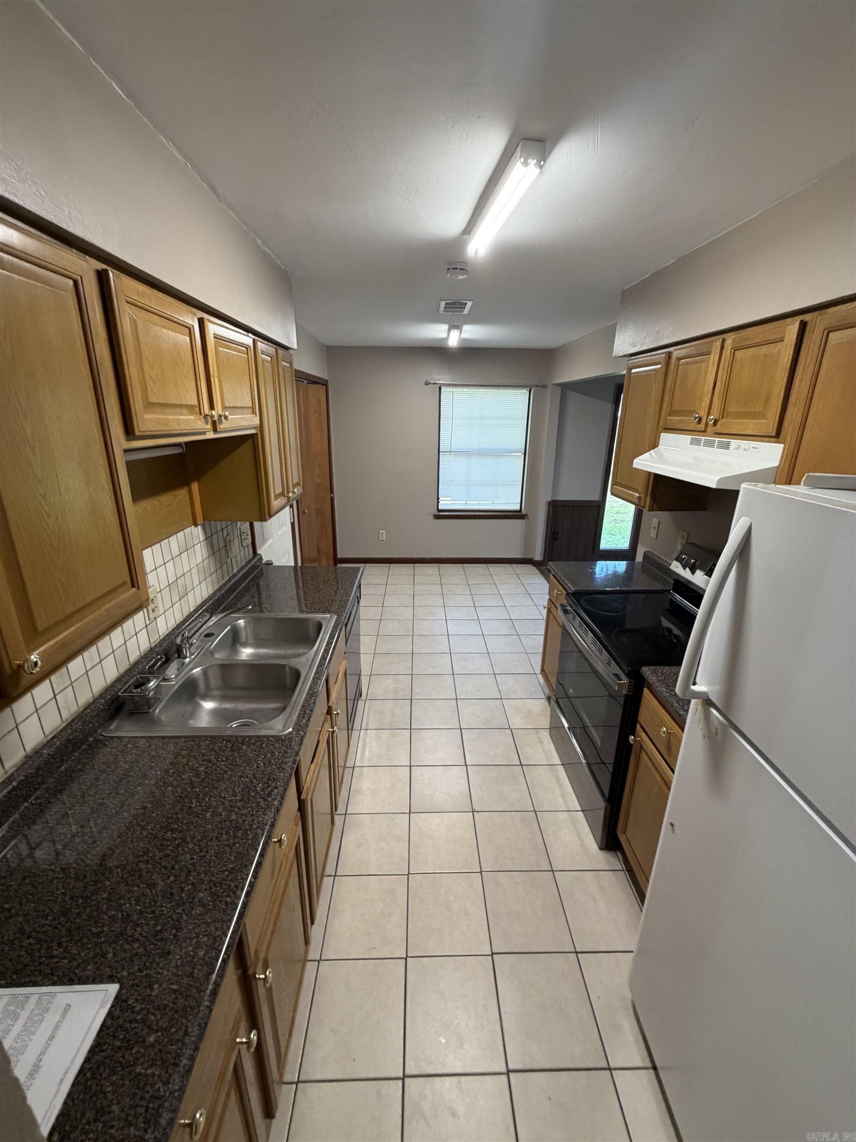 2020 Cenwood Property Photo 9