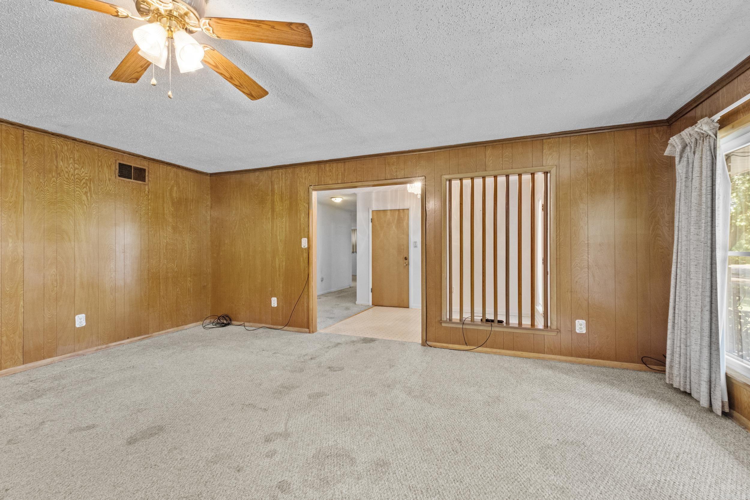 216 East Line Rd Property Photo 5