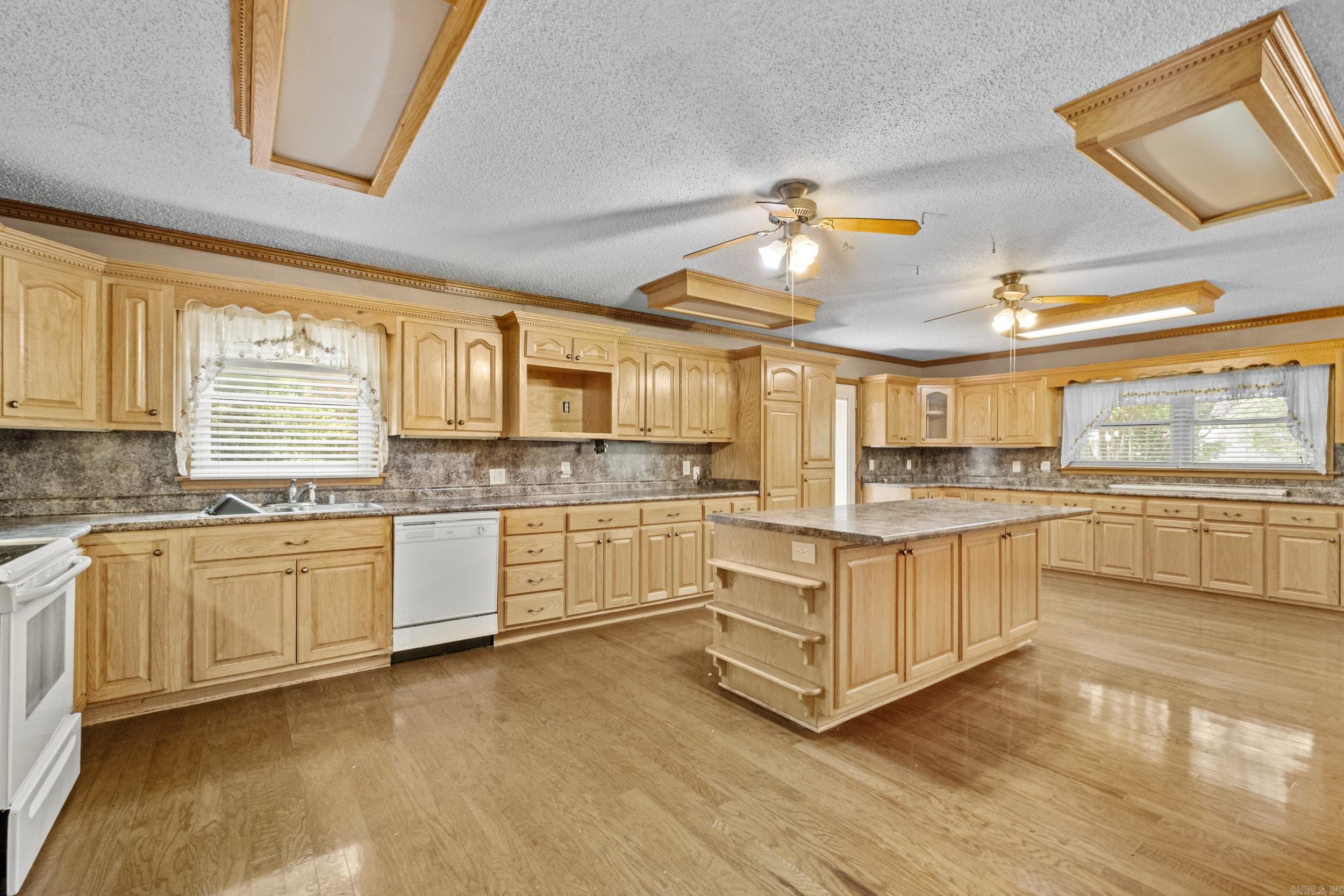 216 East Line Rd Property Photo 8