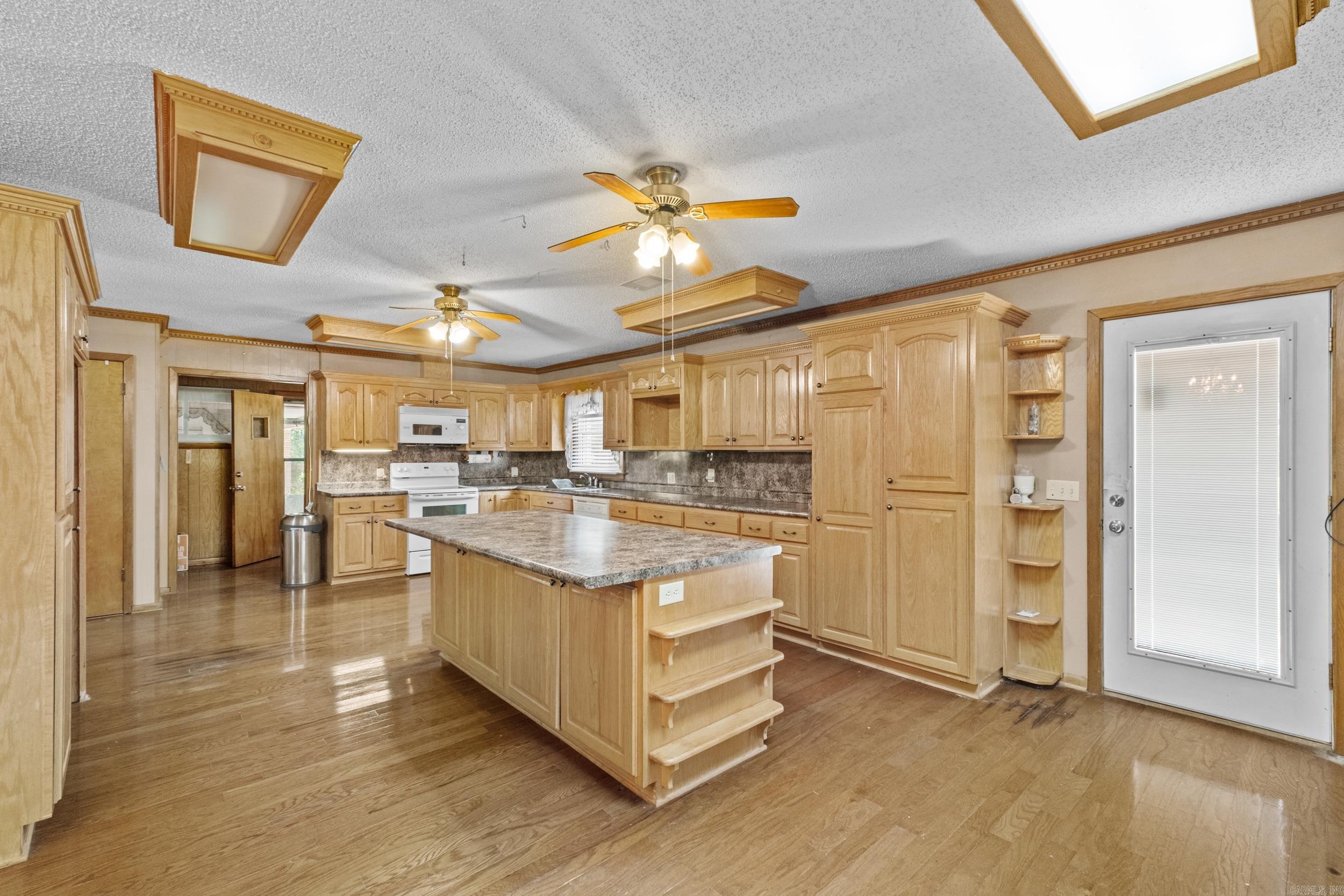 216 East Line Rd Property Photo 10