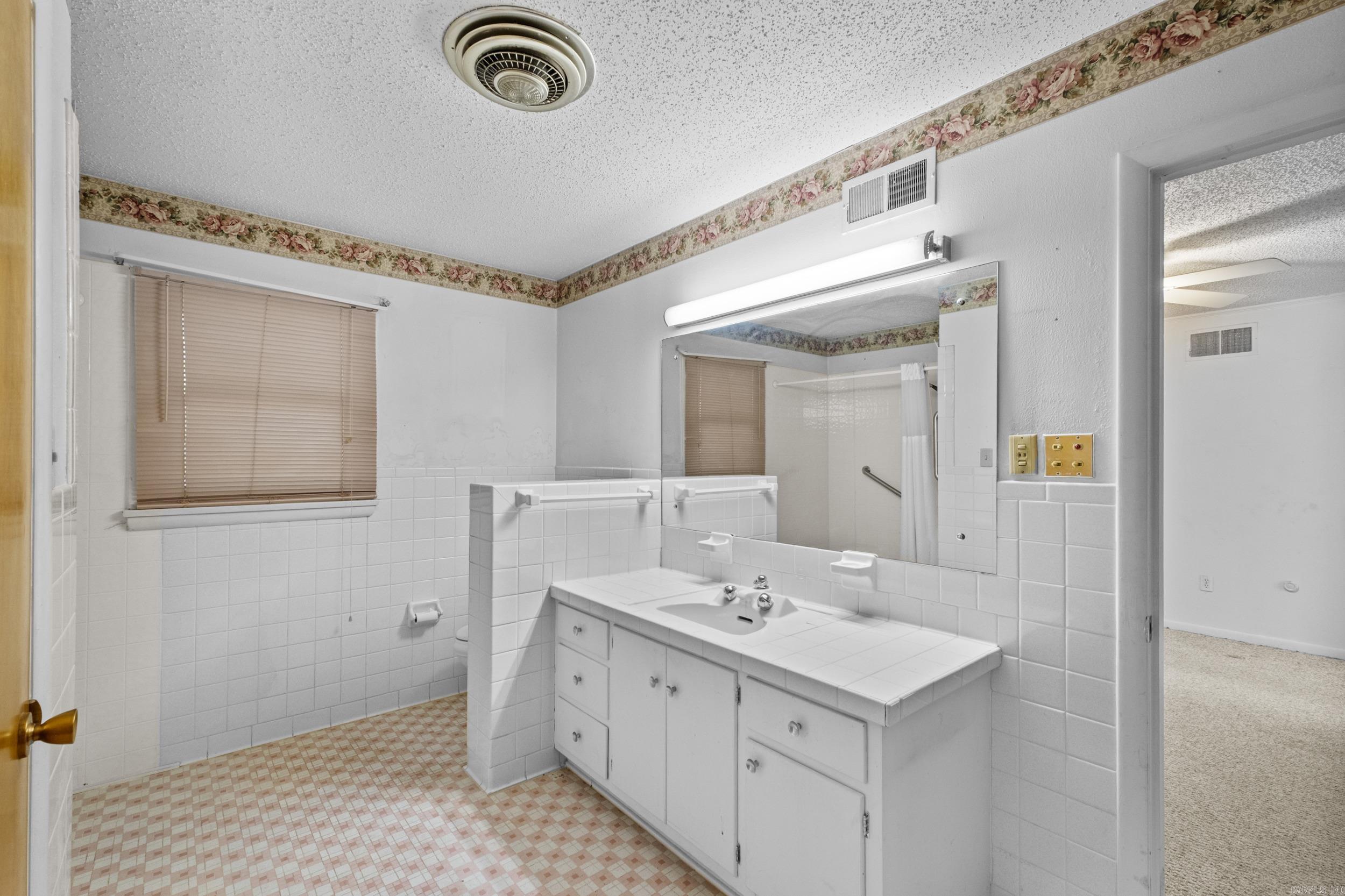 216 East Line Rd Property Photo 20