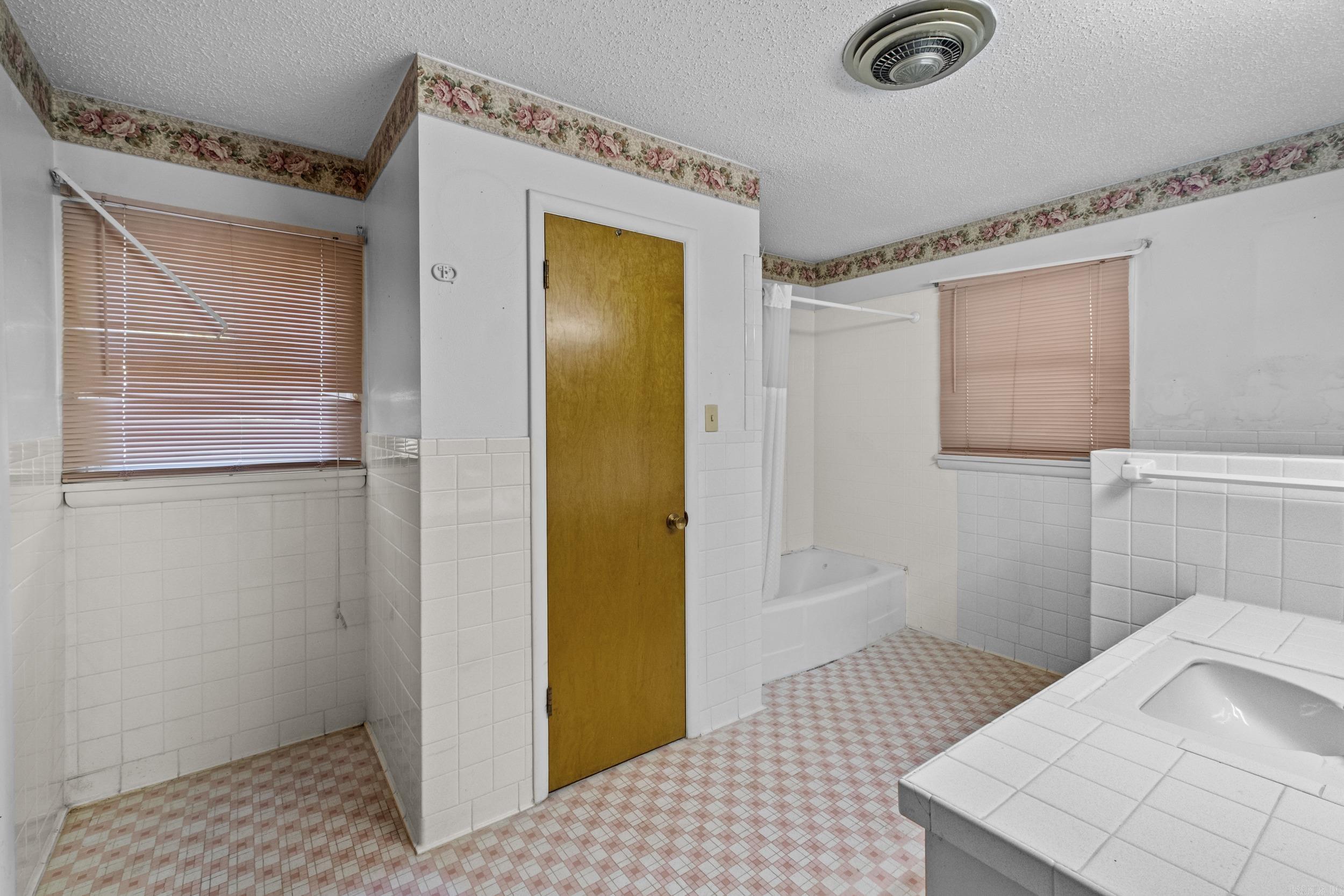 216 East Line Rd Property Photo 21