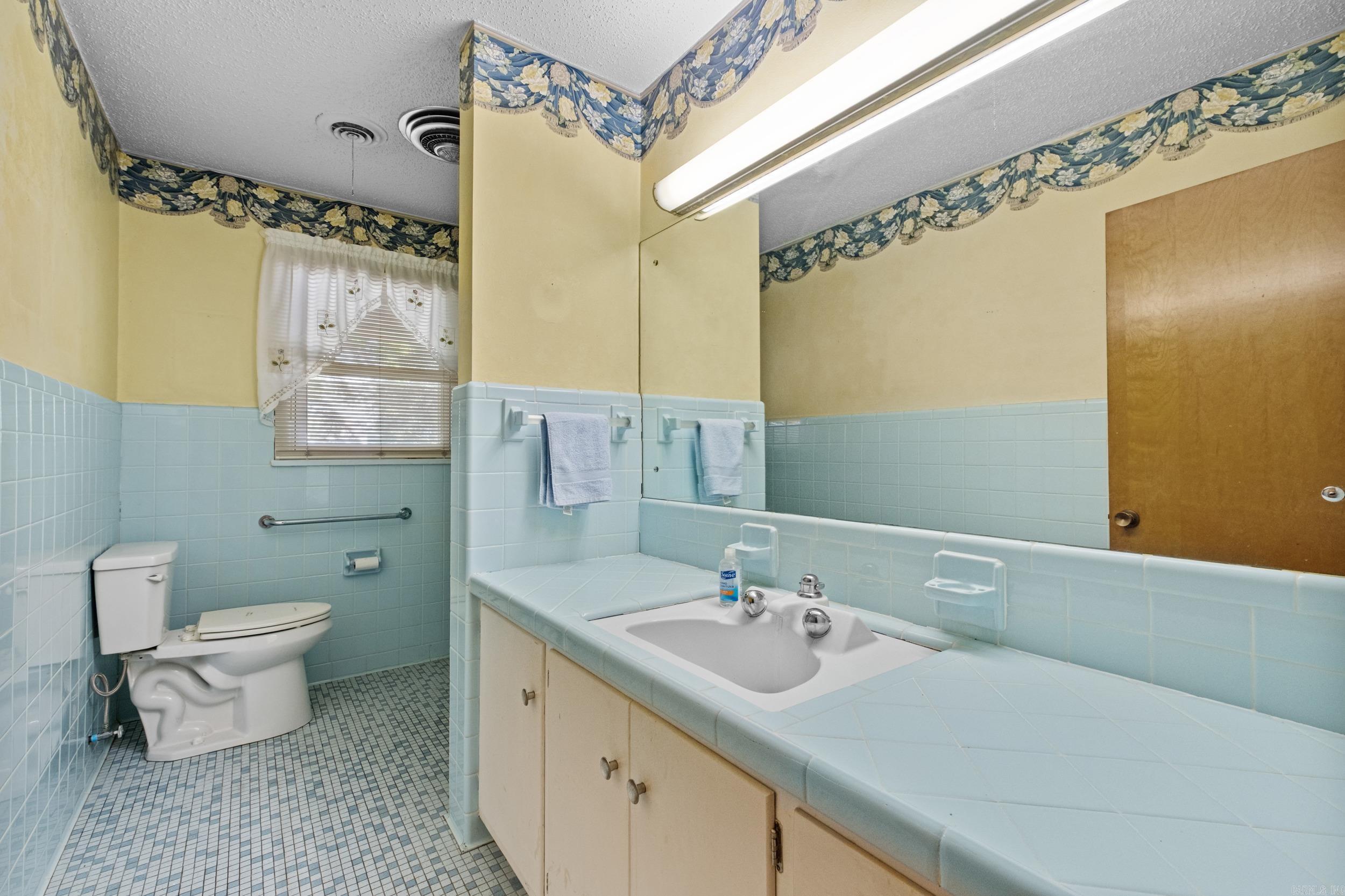 216 East Line Rd Property Photo 27