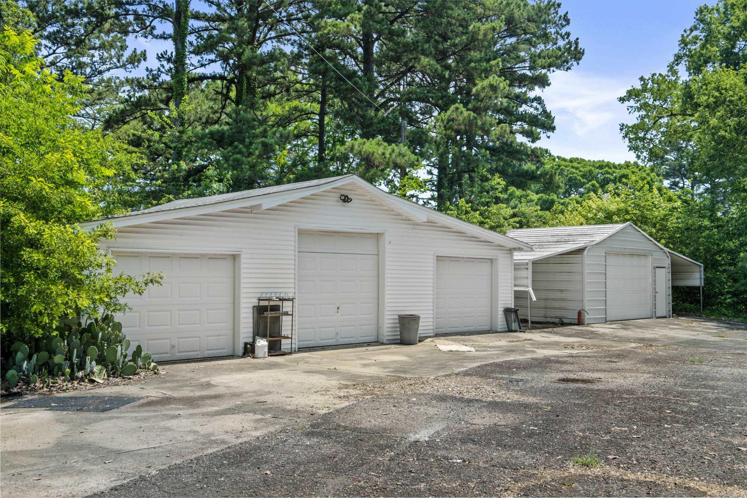 216 East Line Rd Property Photo 36
