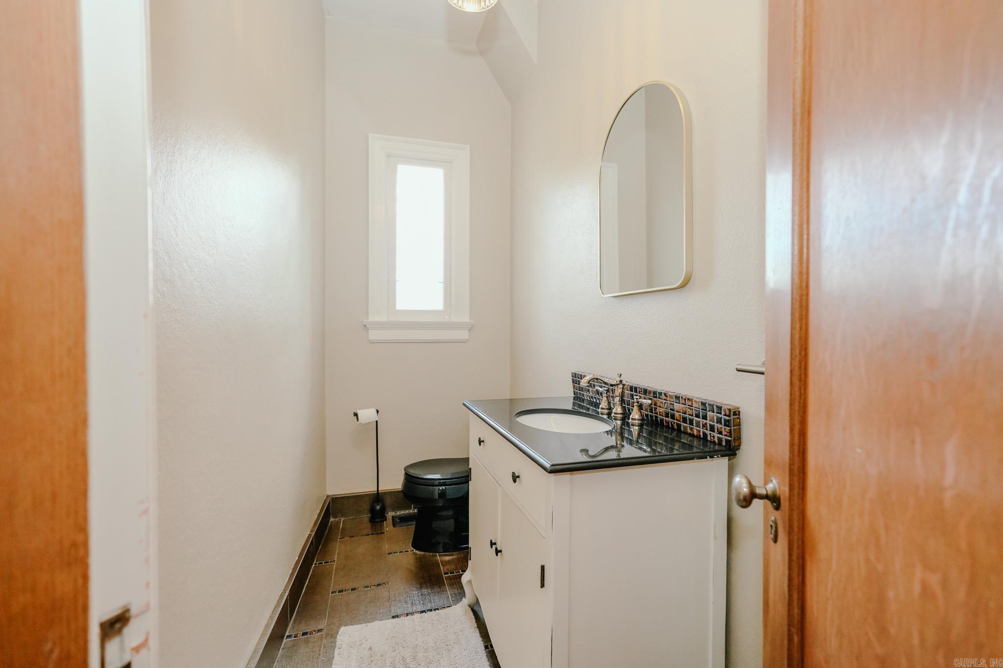 904 E 12th Property Photo 17