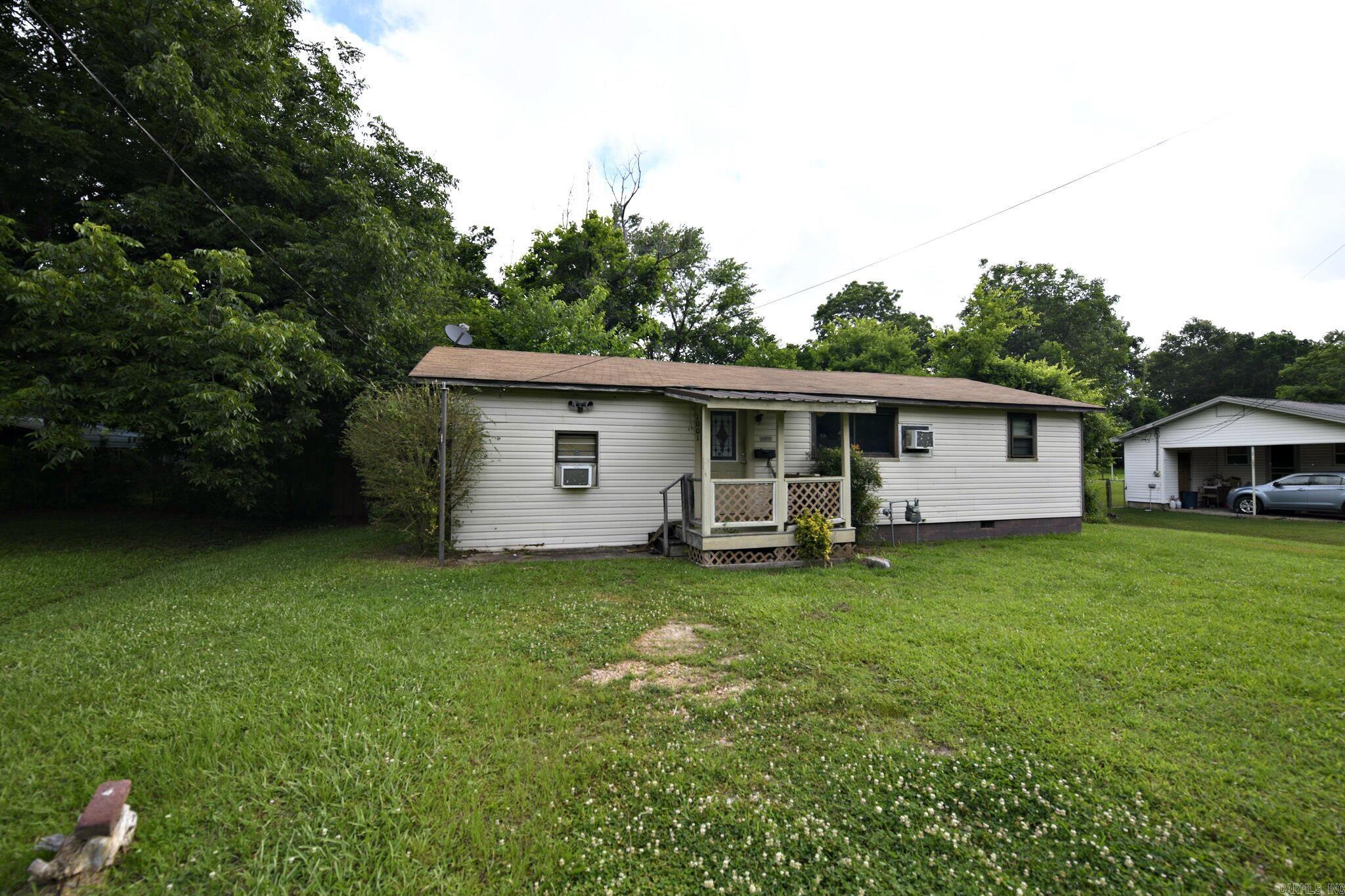 1001 Marion Ave Property Photo 1