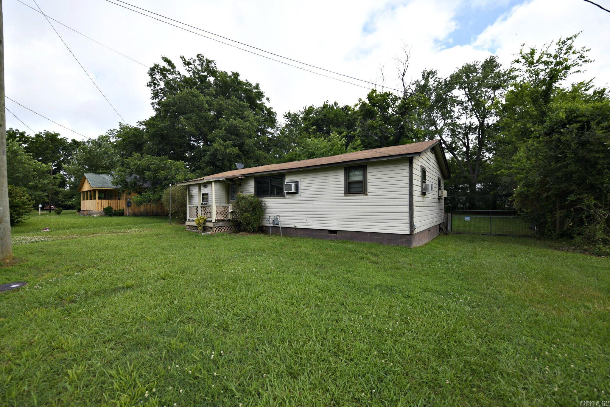 1001 Marion Ave Property Photo 2