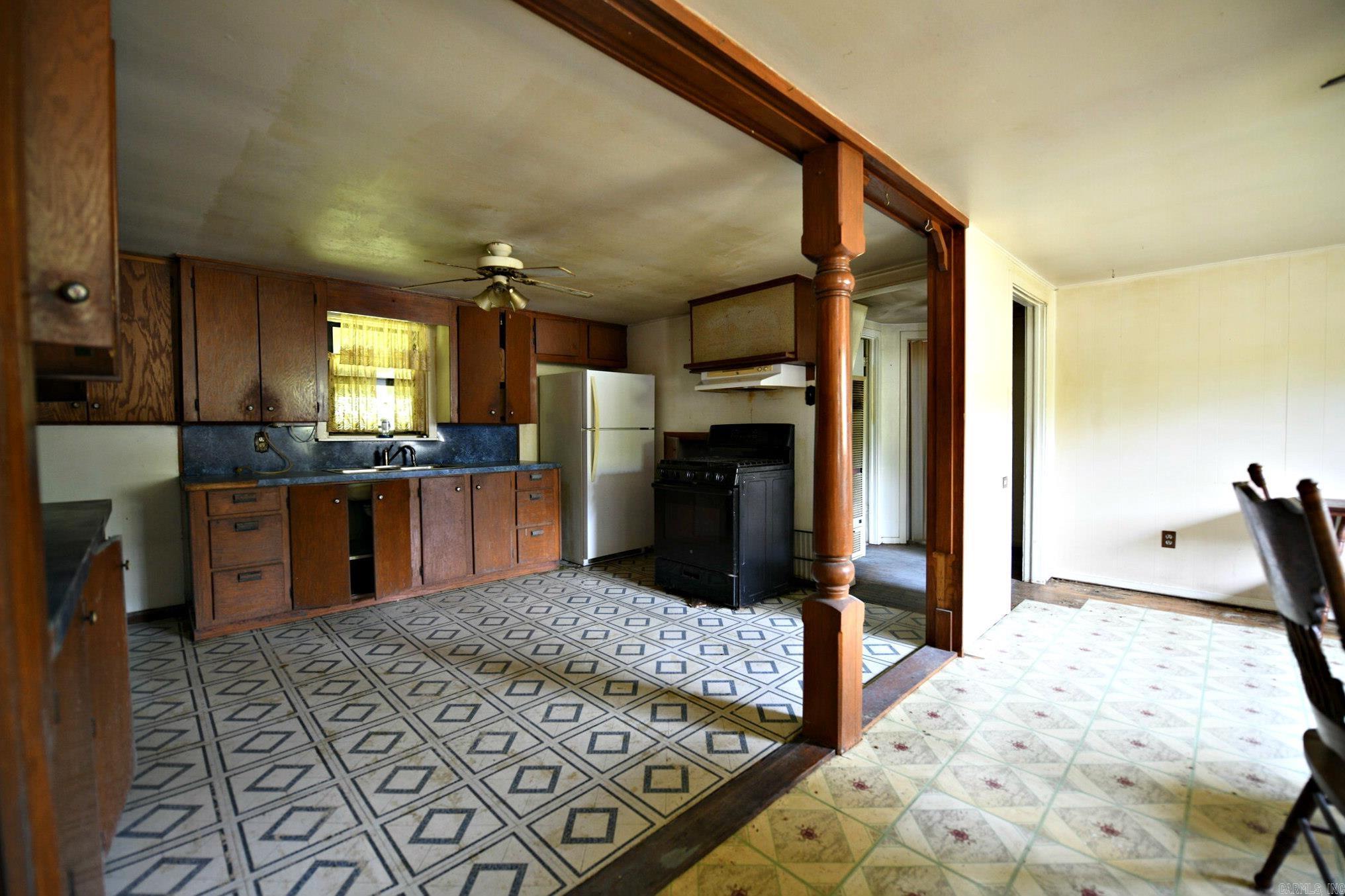 1001 Marion Ave Property Photo 4