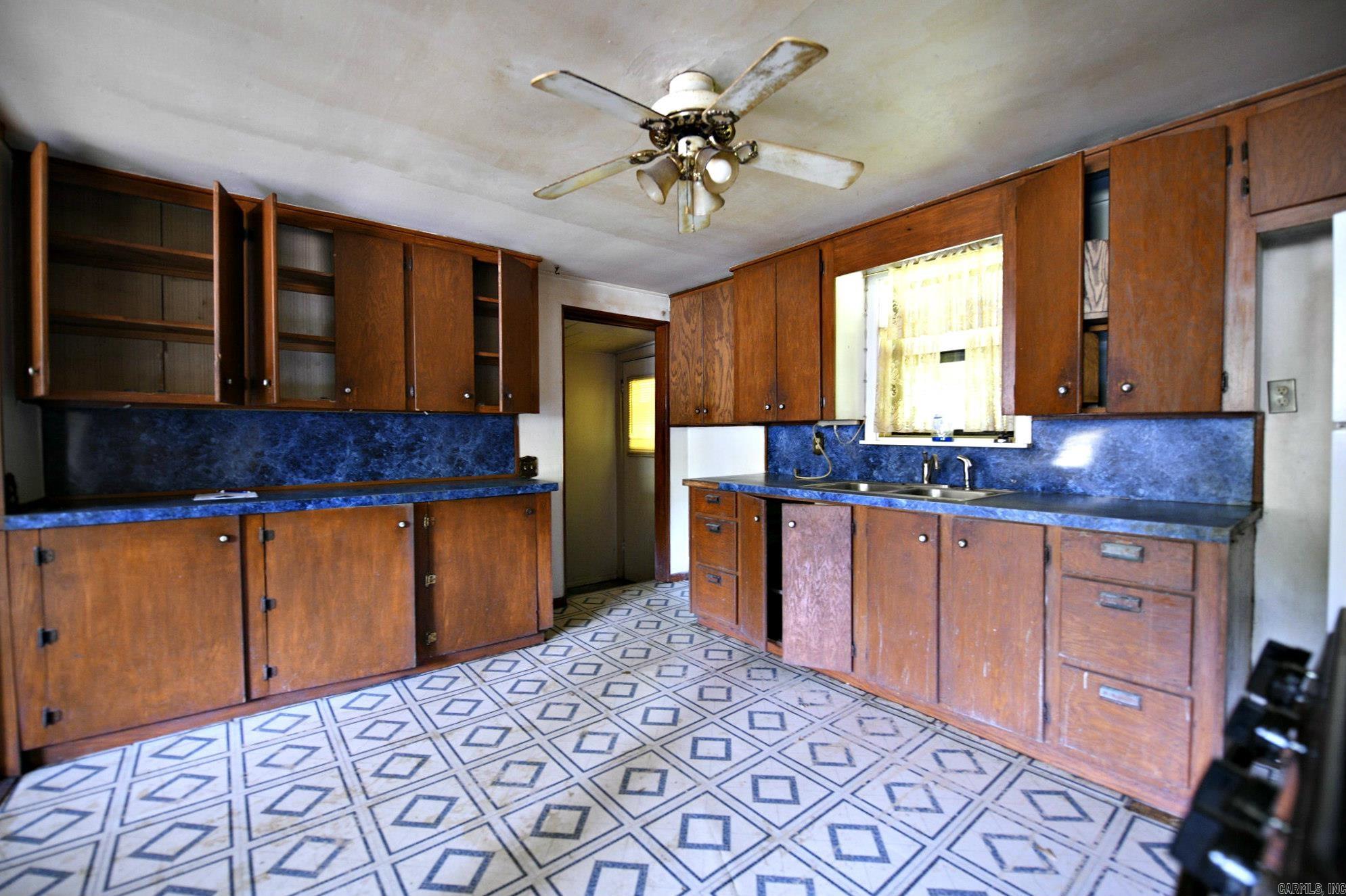1001 Marion Ave Property Photo 5