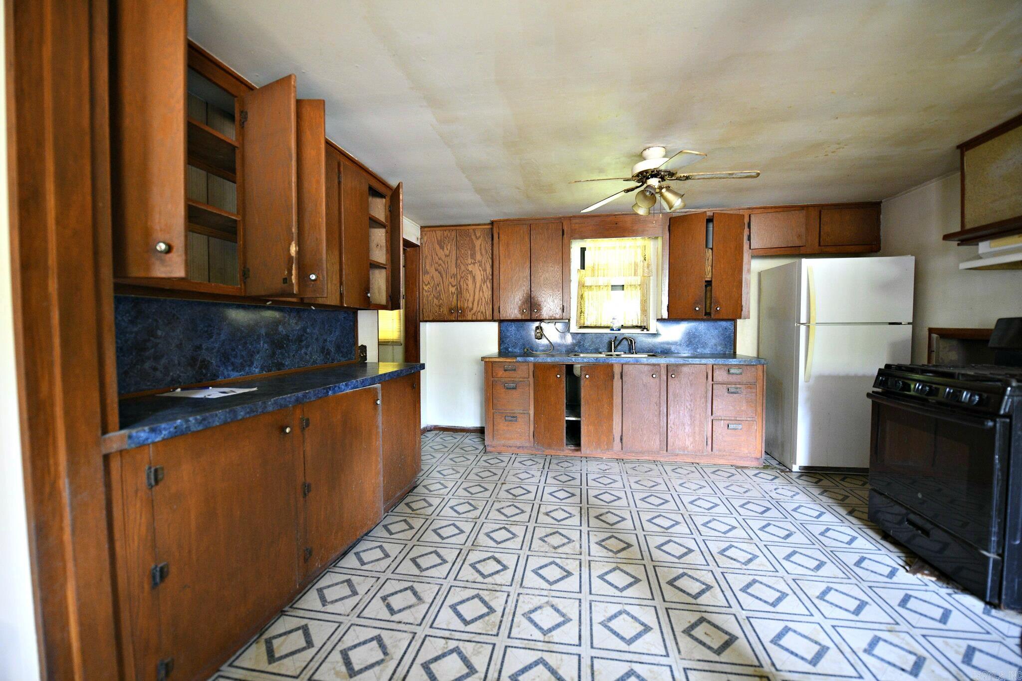 1001 Marion Ave Property Photo 17