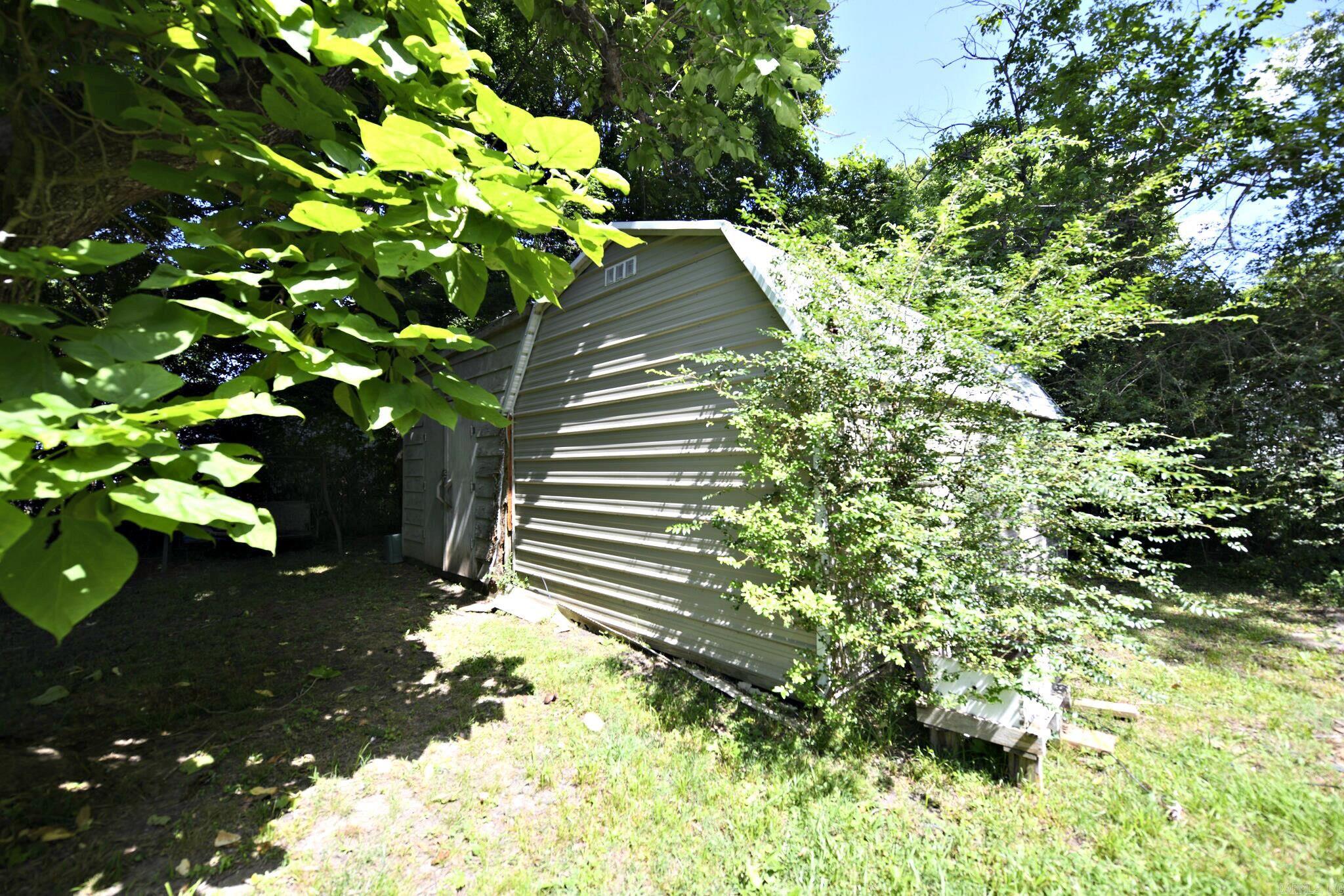 1001 Marion Ave Property Photo 37