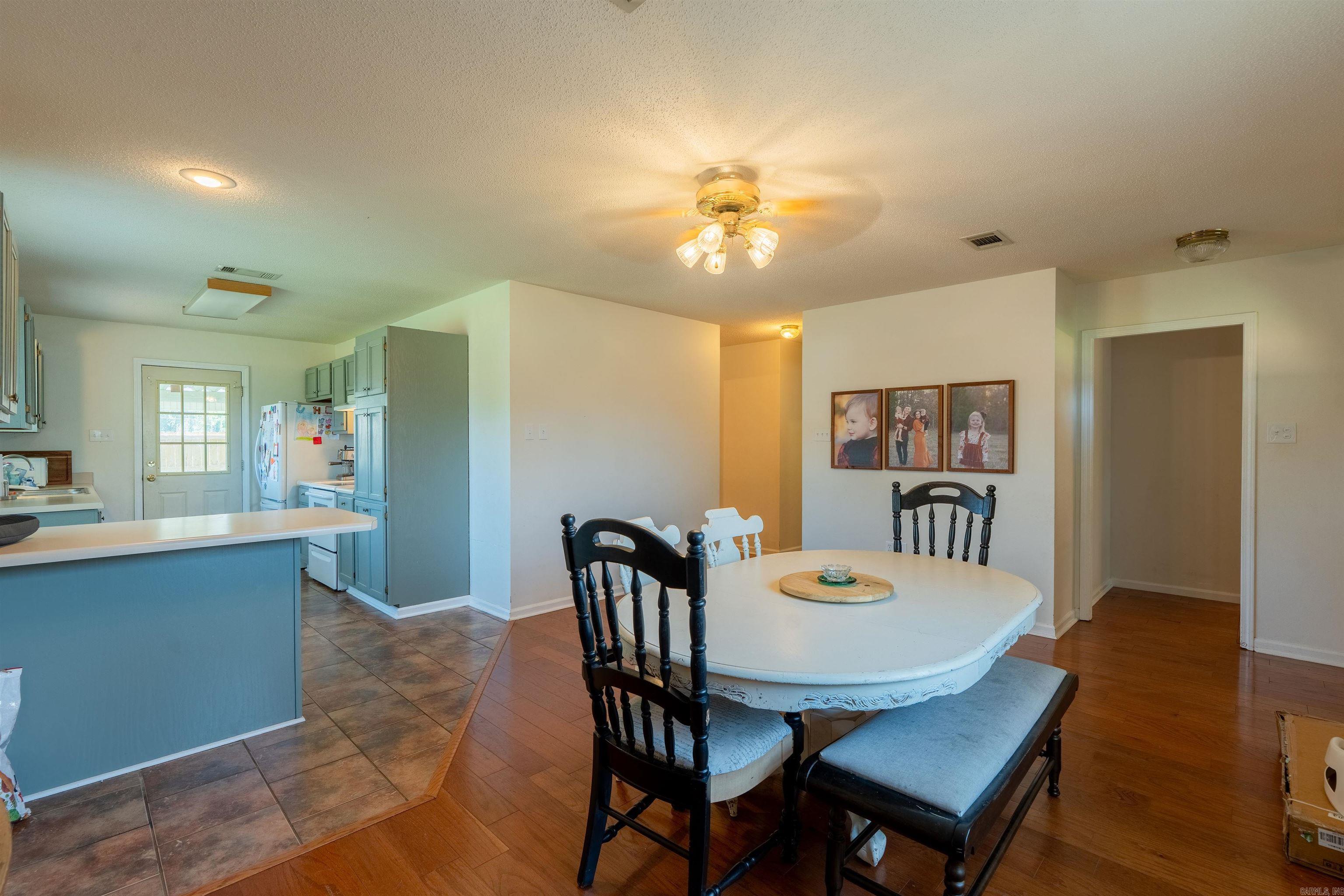 24 Summerview Circle Property Photo 9