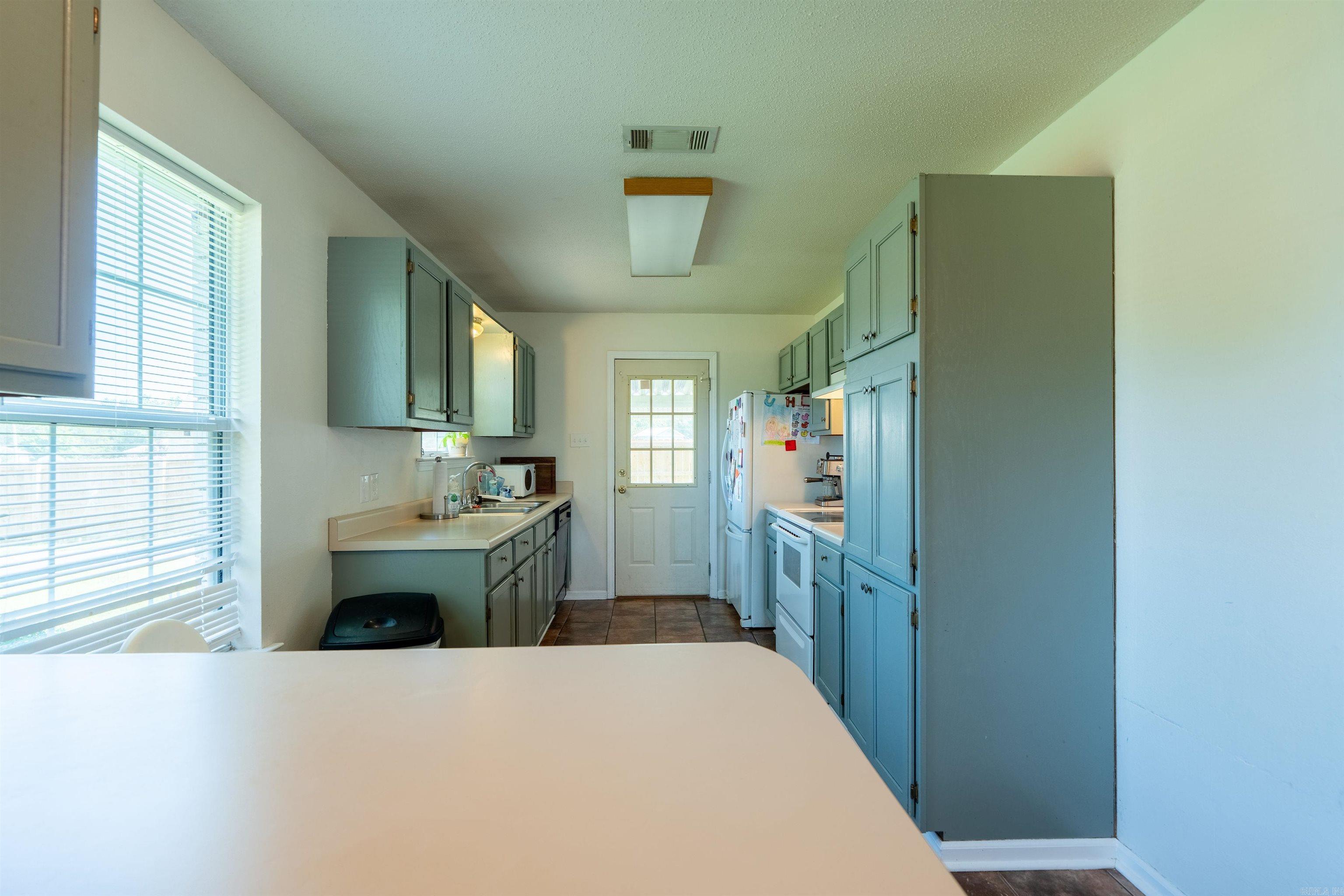24 Summerview Circle Property Photo 10
