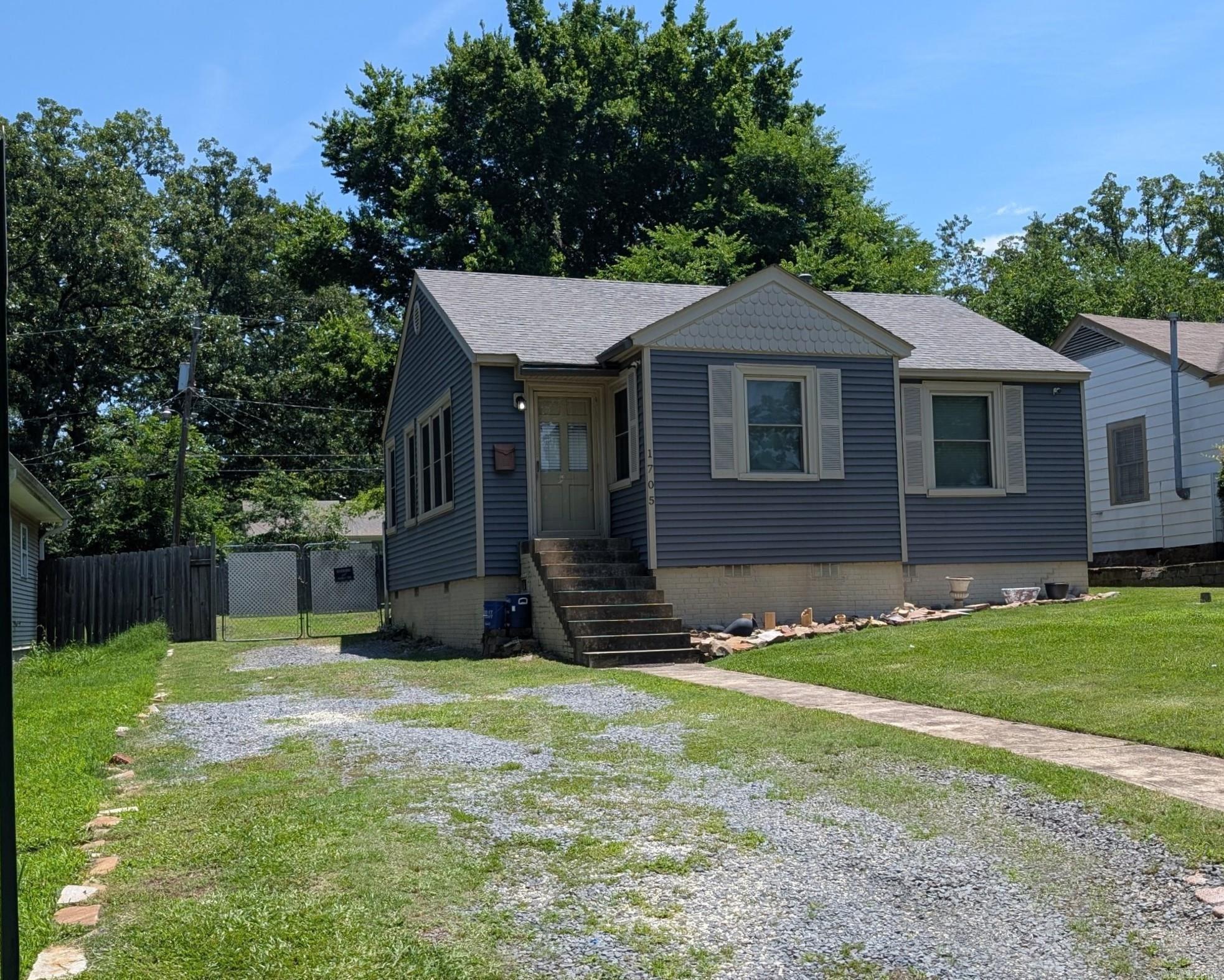 1705 S Pierce Property Photo 2