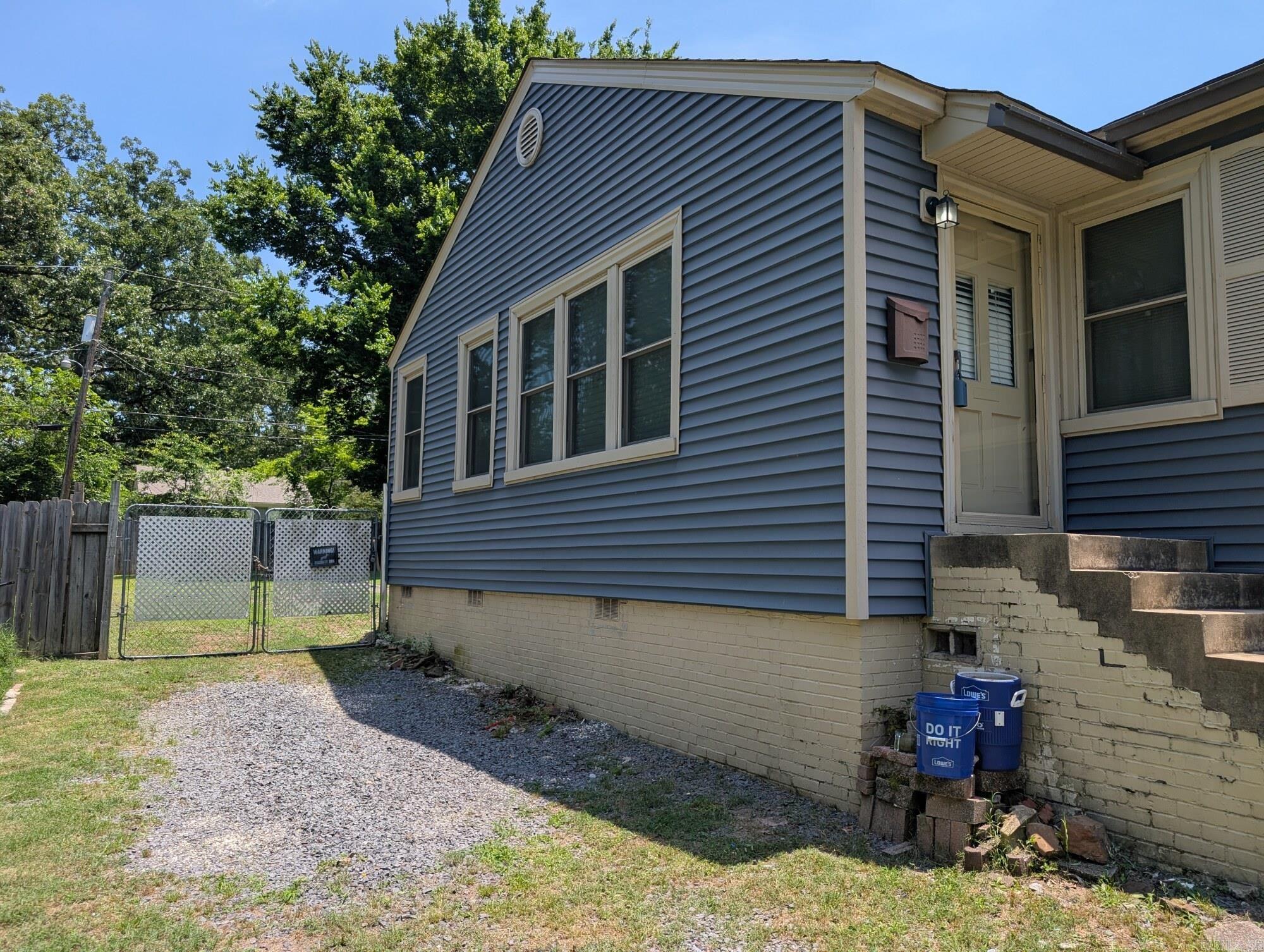 1705 S Pierce Property Photo 4