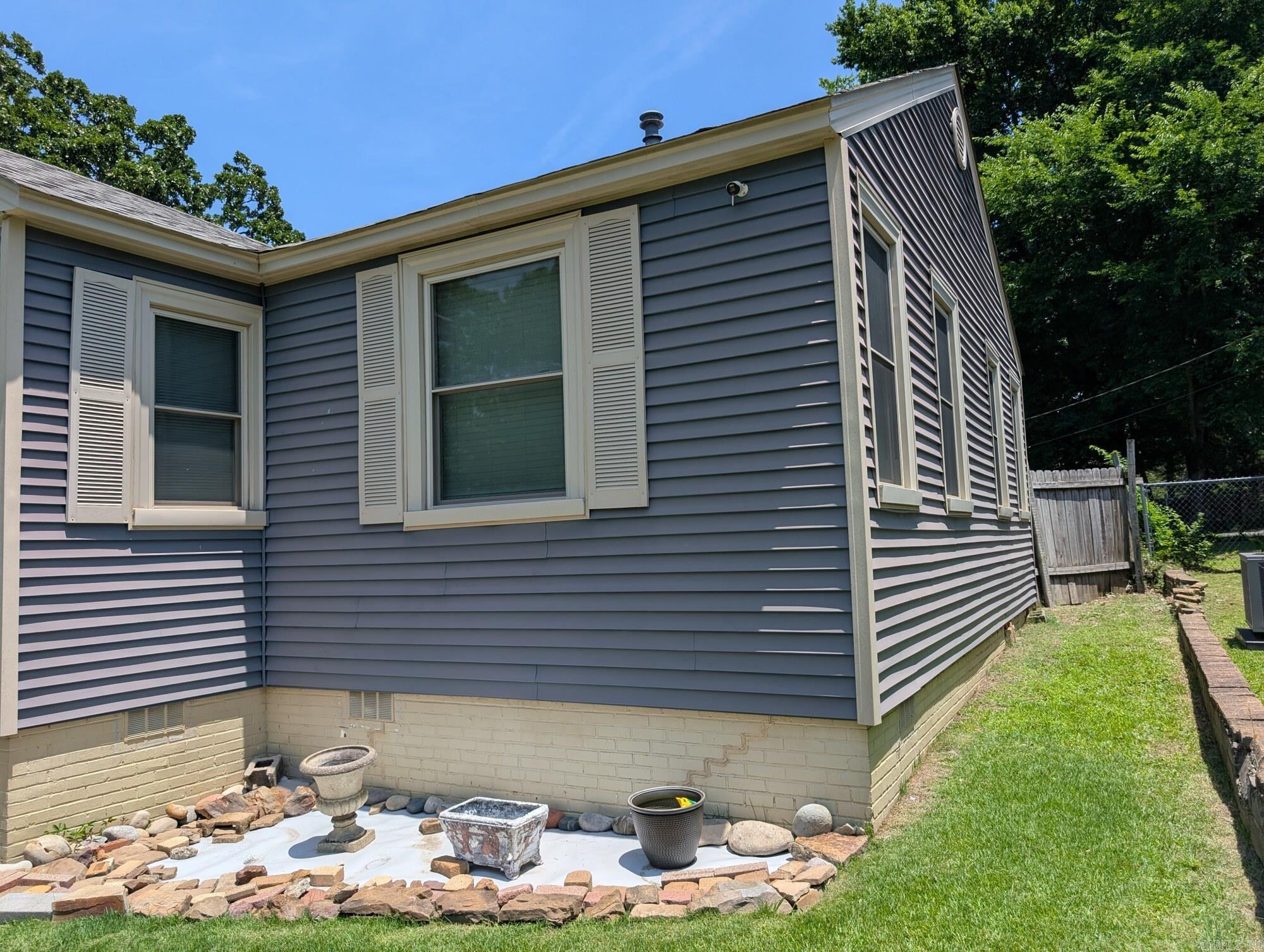 1705 S Pierce Property Photo 5
