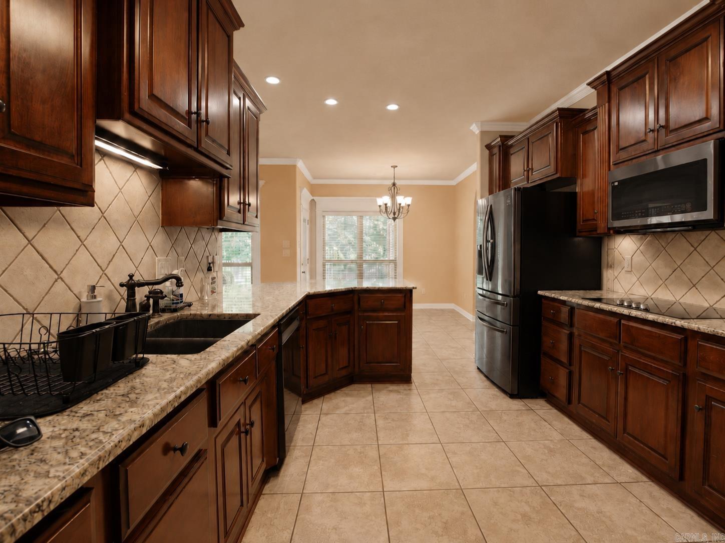 8423 Wolf Creek Ct Property Photo 4
