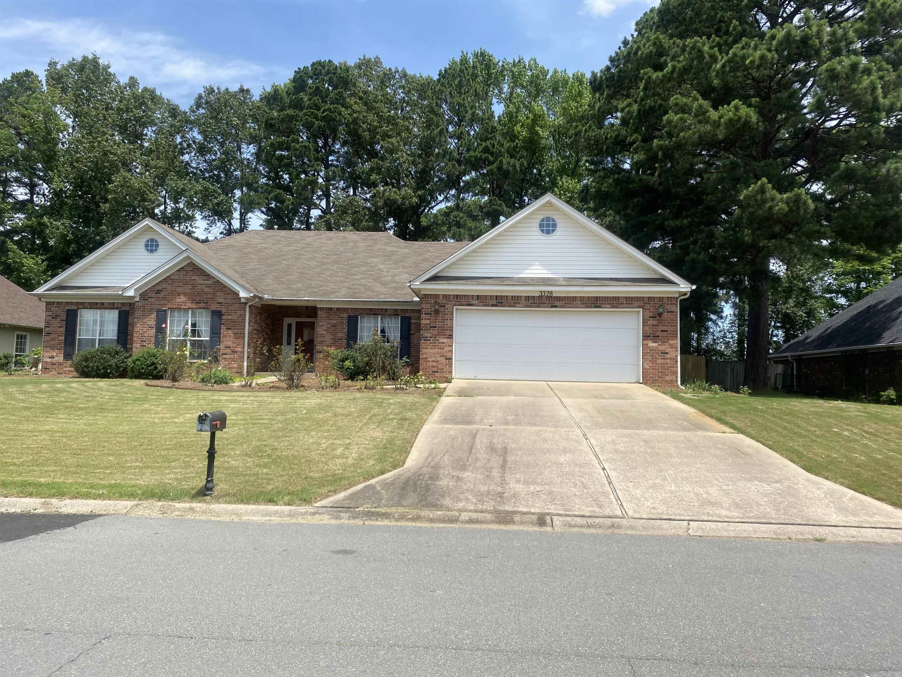 3328 Meadow Creek Drive Property Photo 2