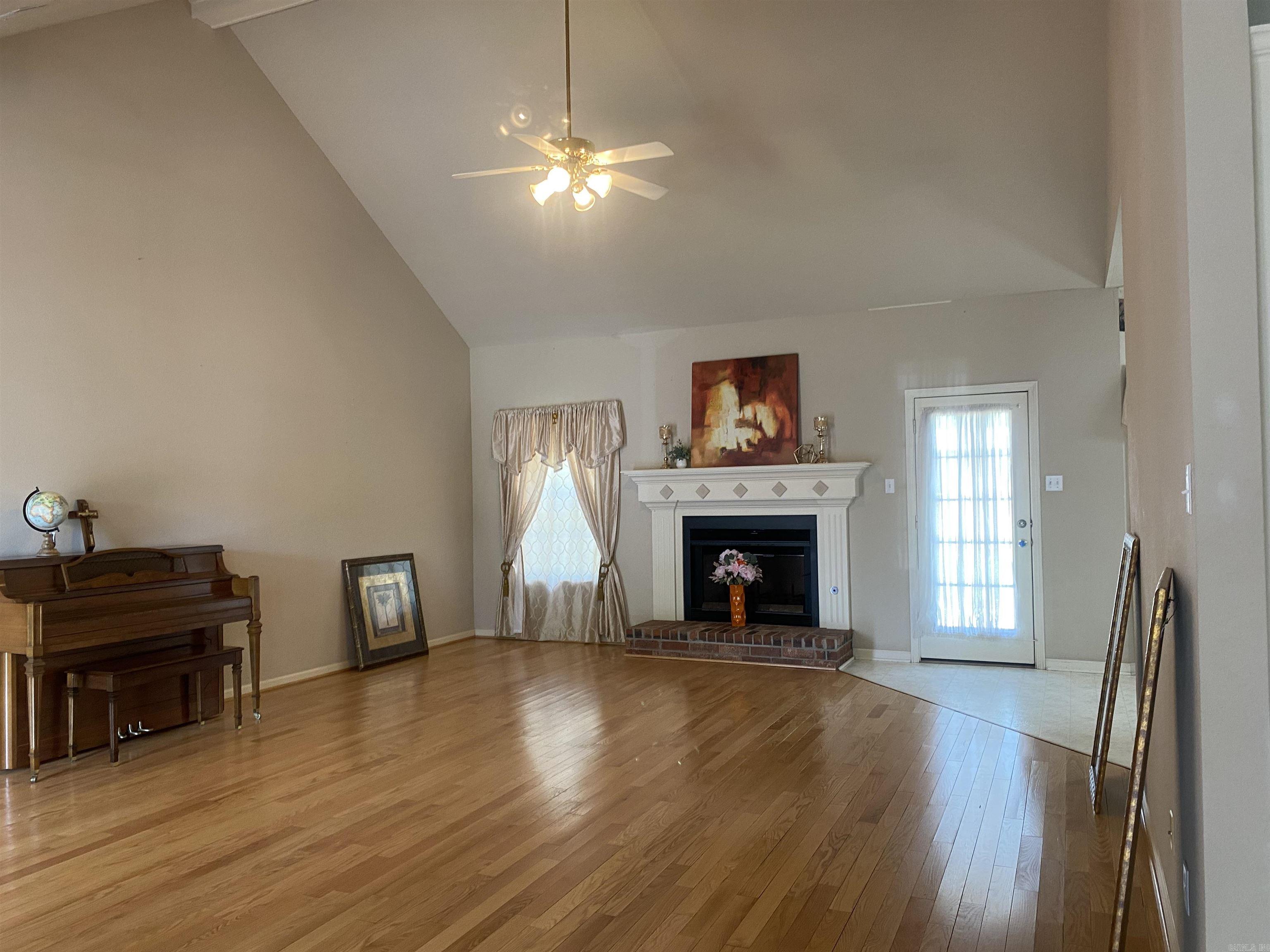 3328 Meadow Creek Drive Property Photo 5