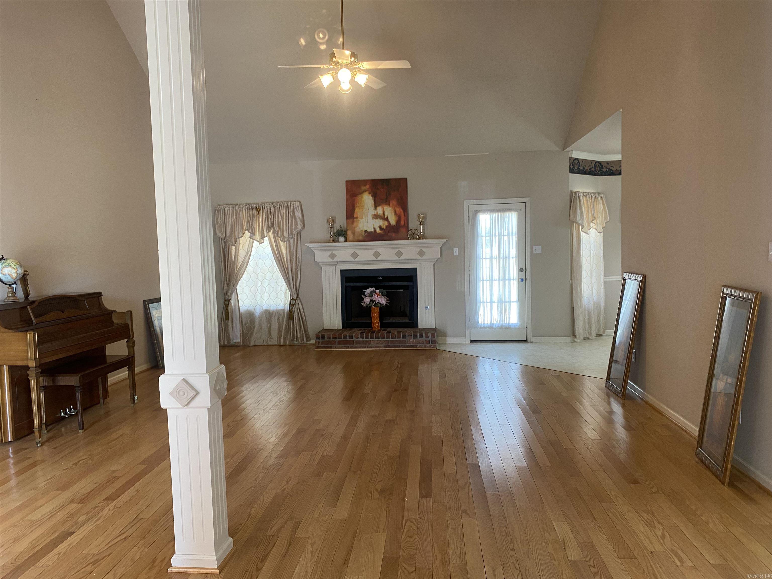3328 Meadow Creek Drive Property Photo 6