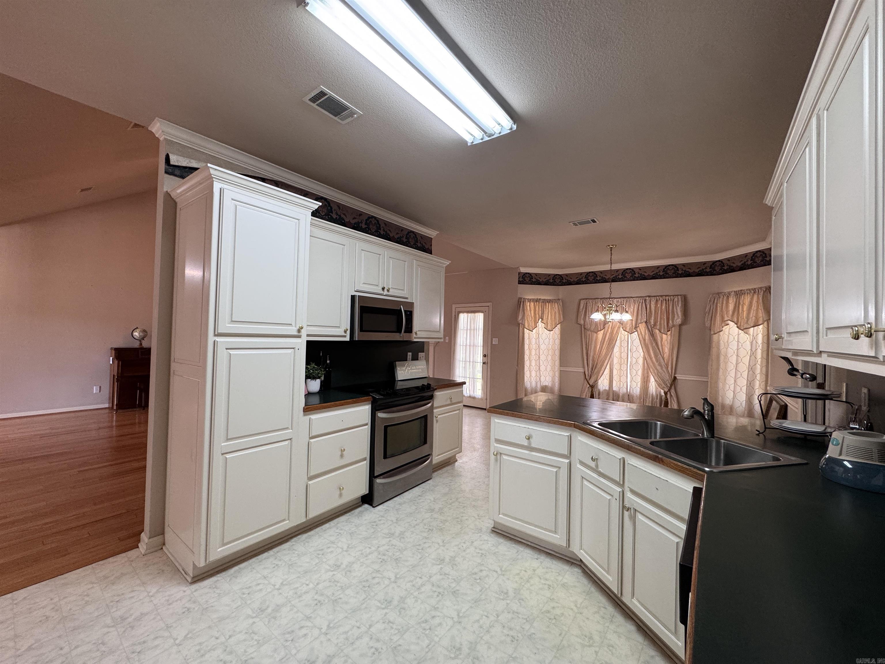3328 Meadow Creek Drive Property Photo 12
