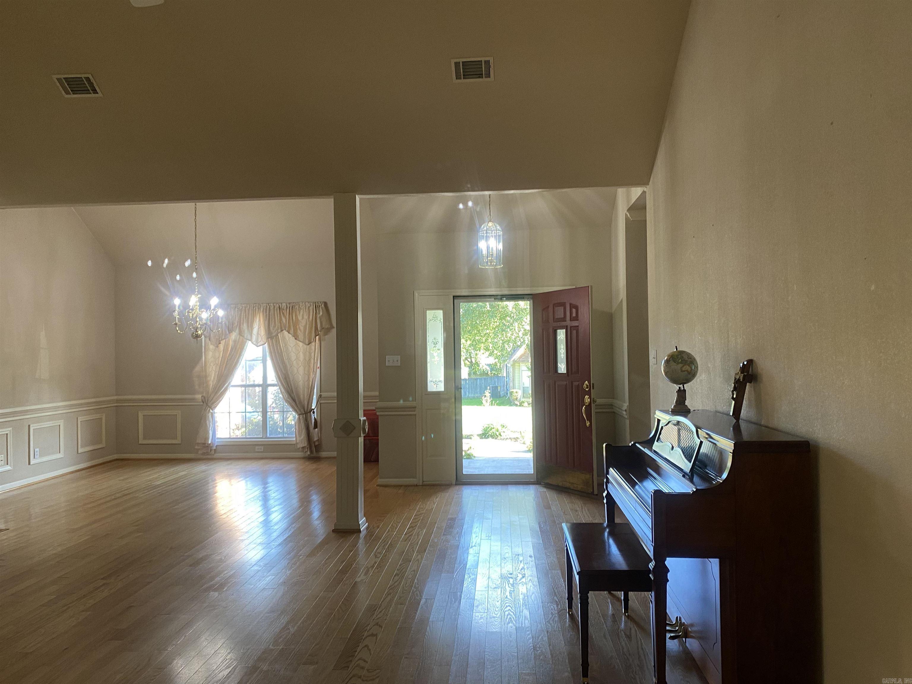 3328 Meadow Creek Drive Property Photo 17