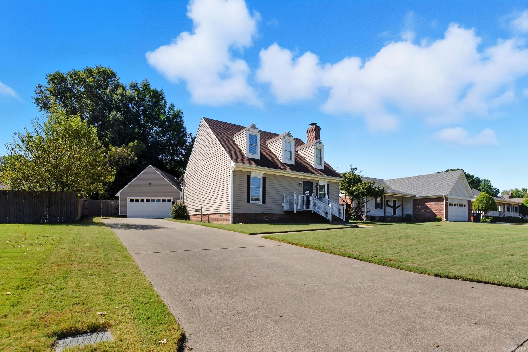 14 White Oak Circle Property Photo 1