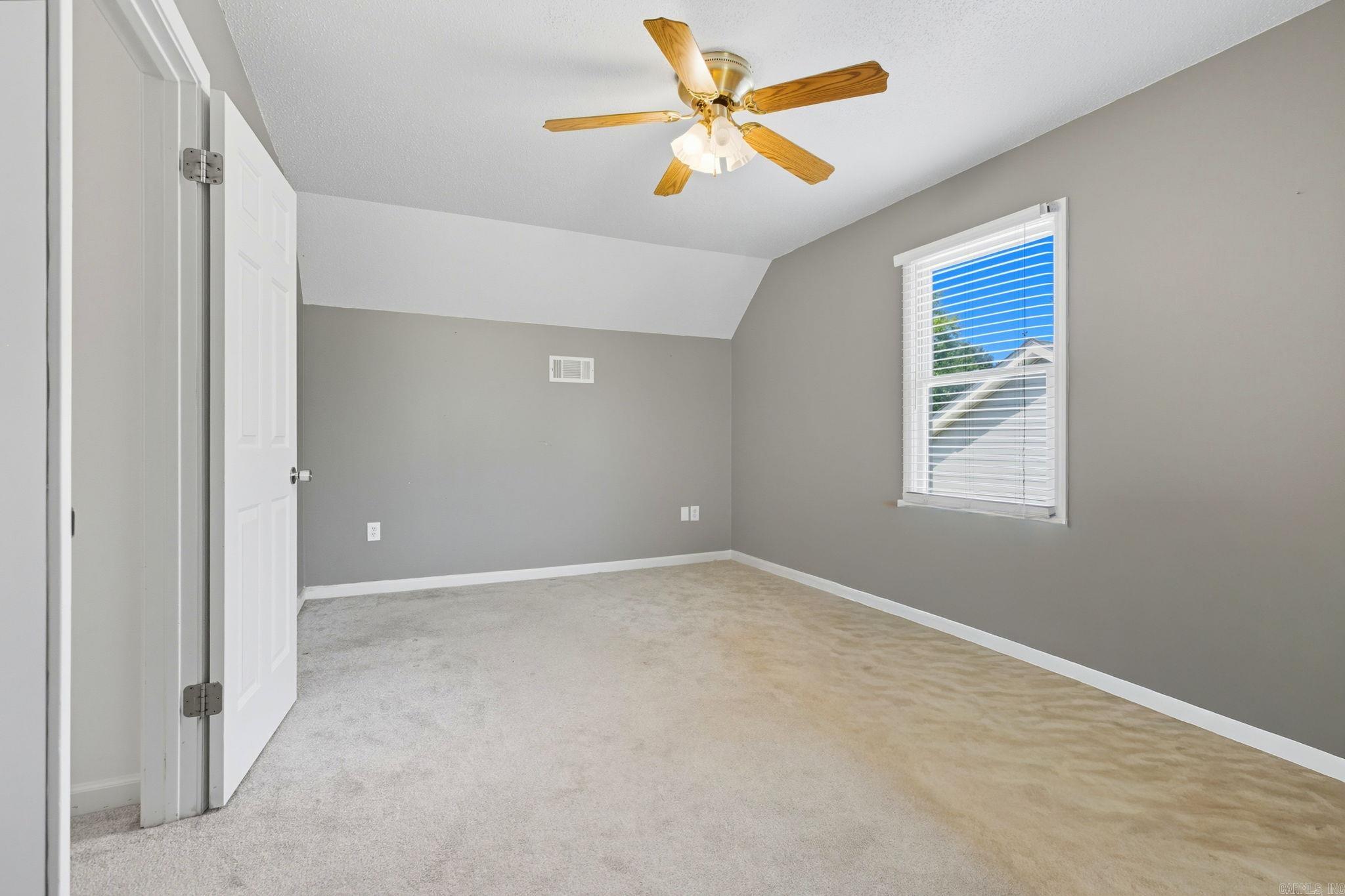 14 White Oak Circle Property Photo 40