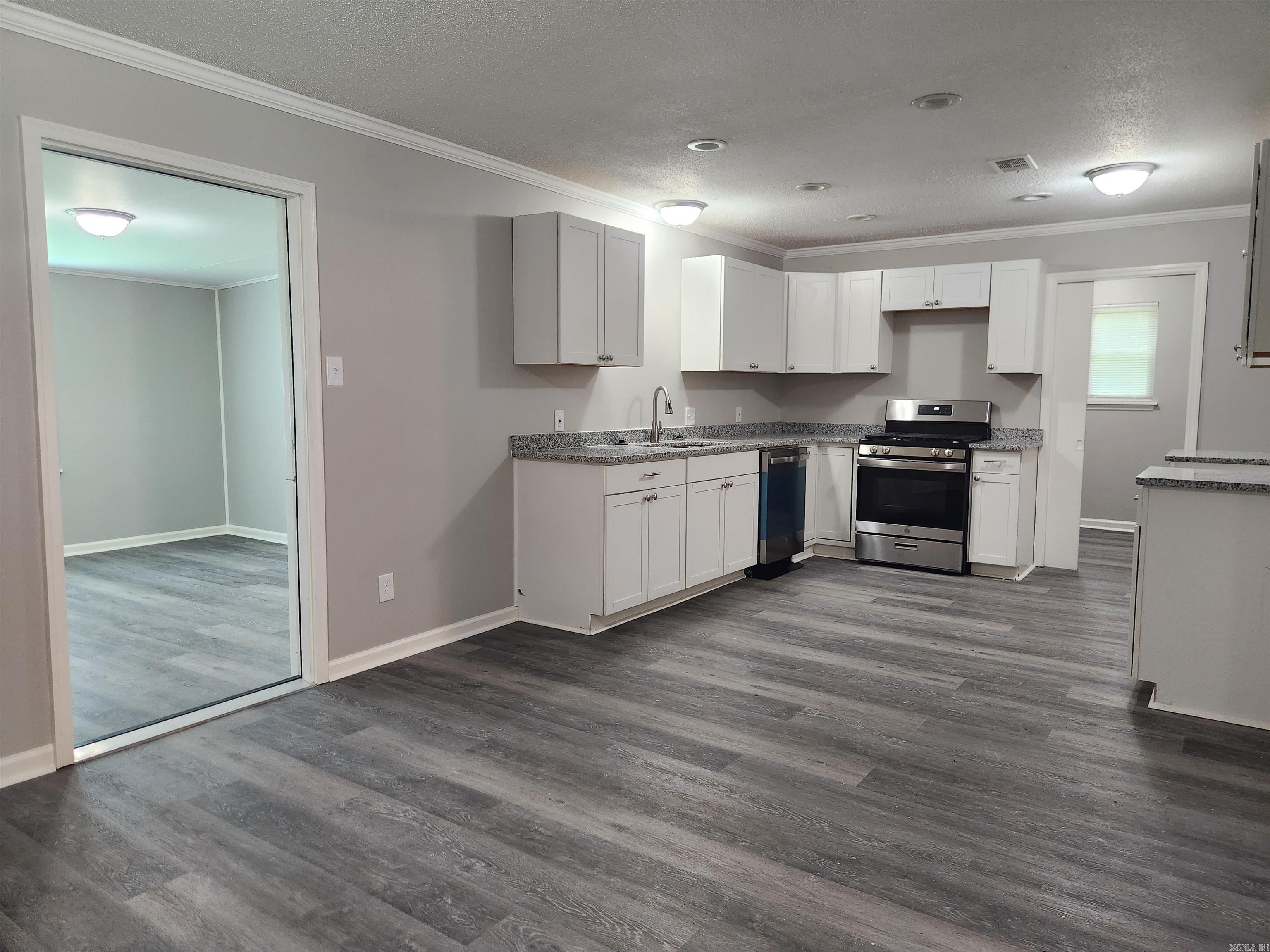 10 Cherryridge Place Property Photo 7