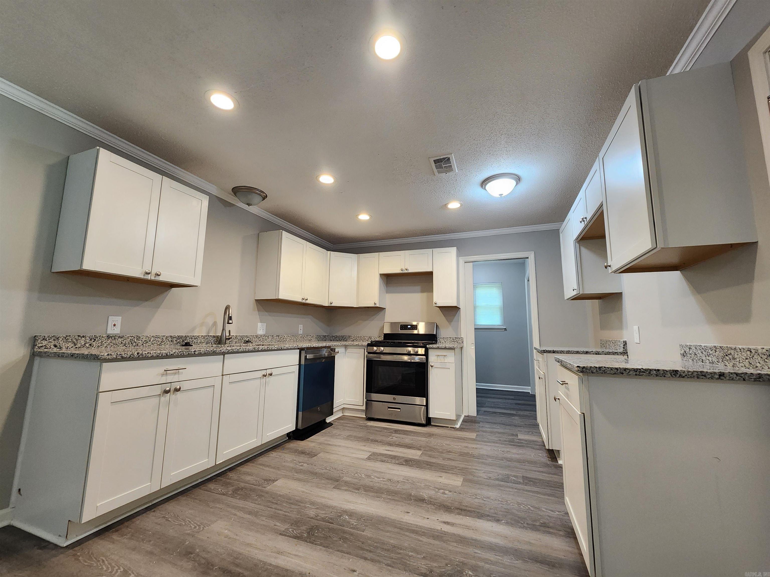 10 Cherryridge Place Property Photo 9