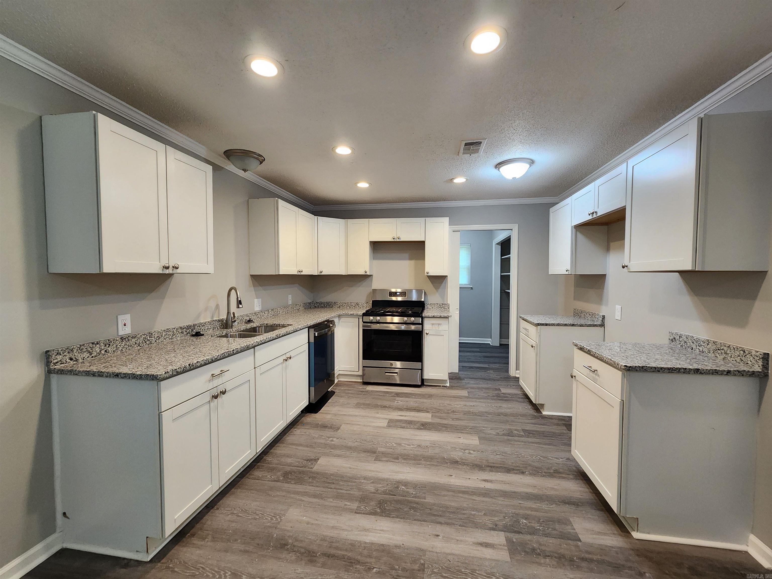 10 Cherryridge Place Property Photo 10
