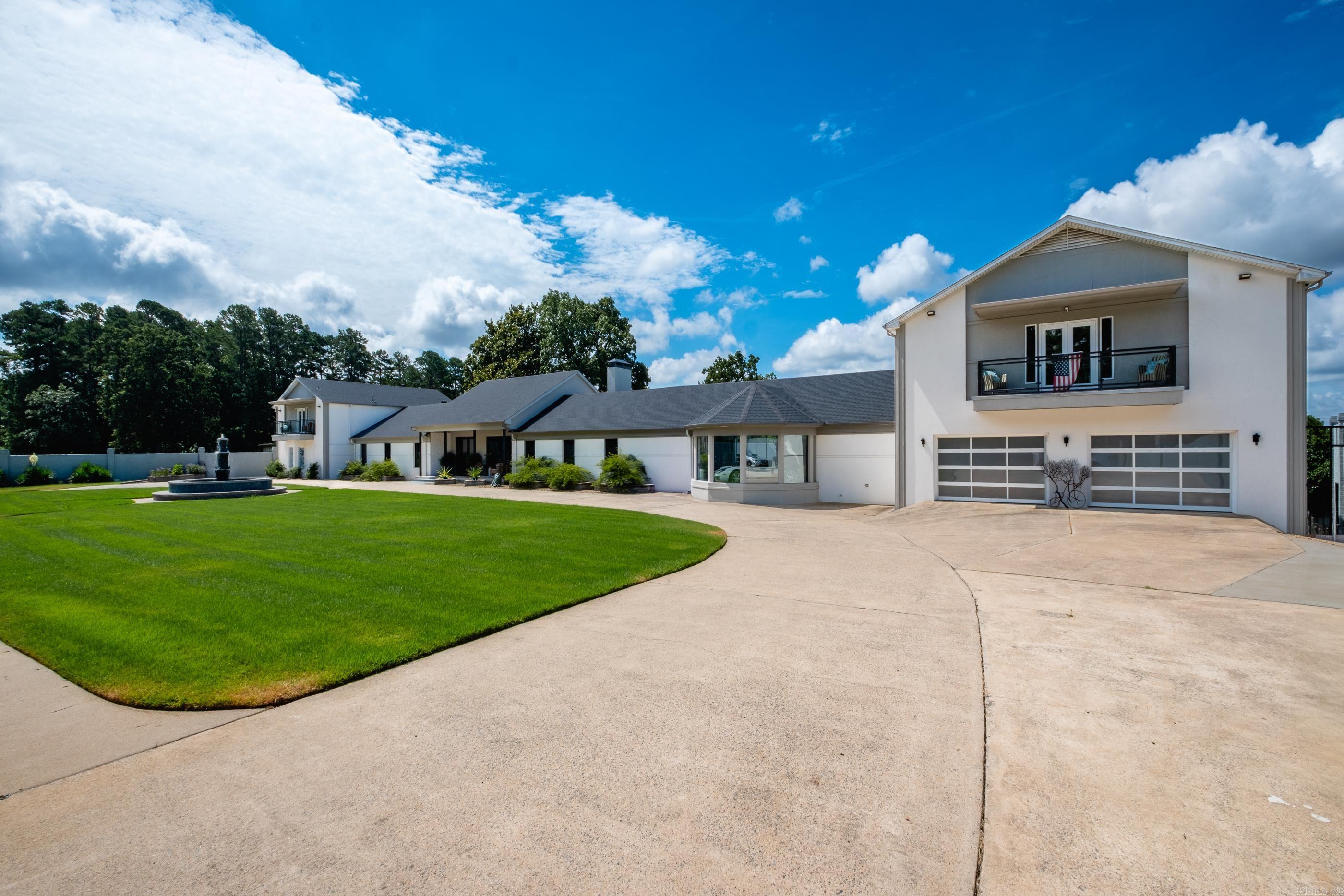 4 Robinwood Drive Property Photo 1